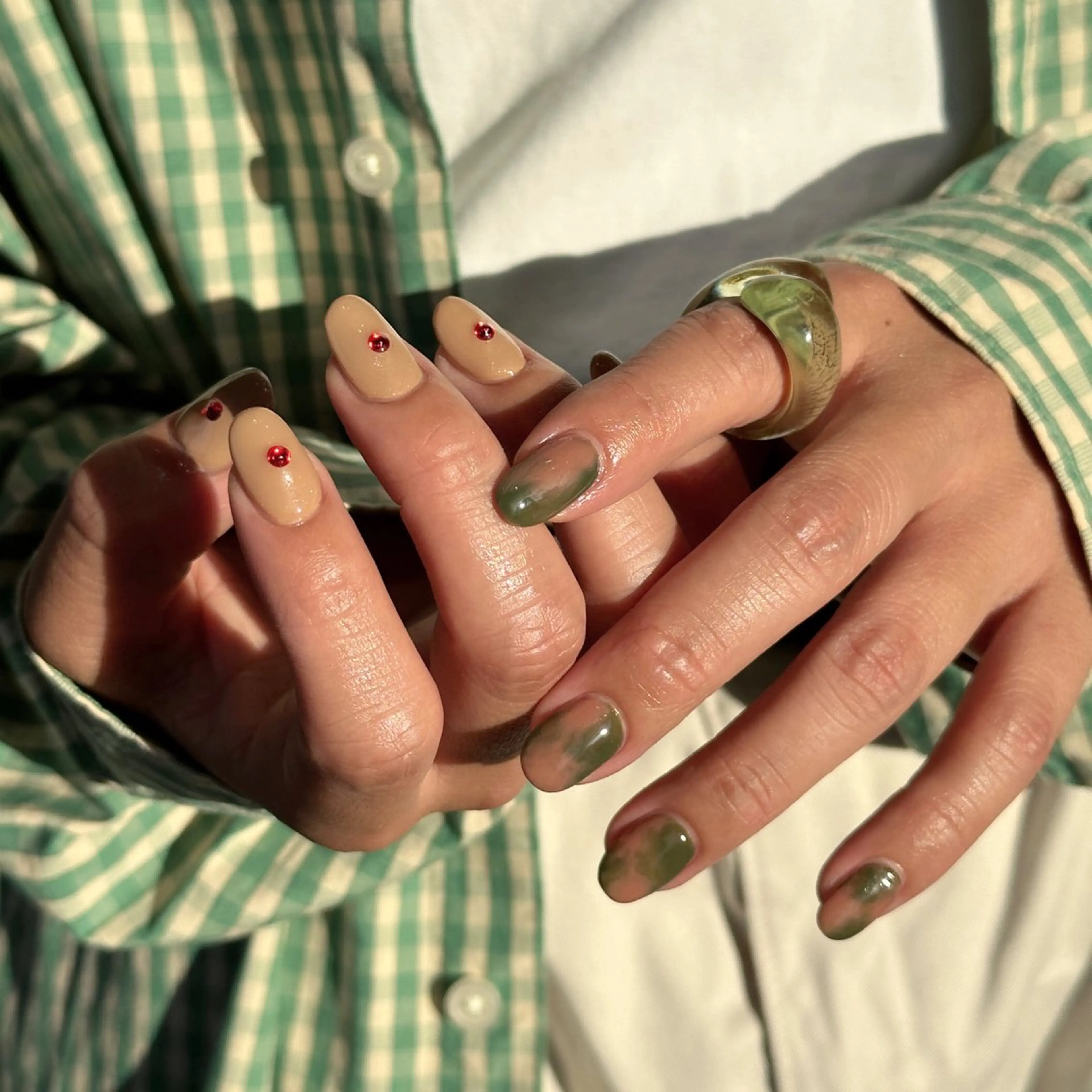 ネイル ハンドネイル lamp nail modelのネイルデザイン