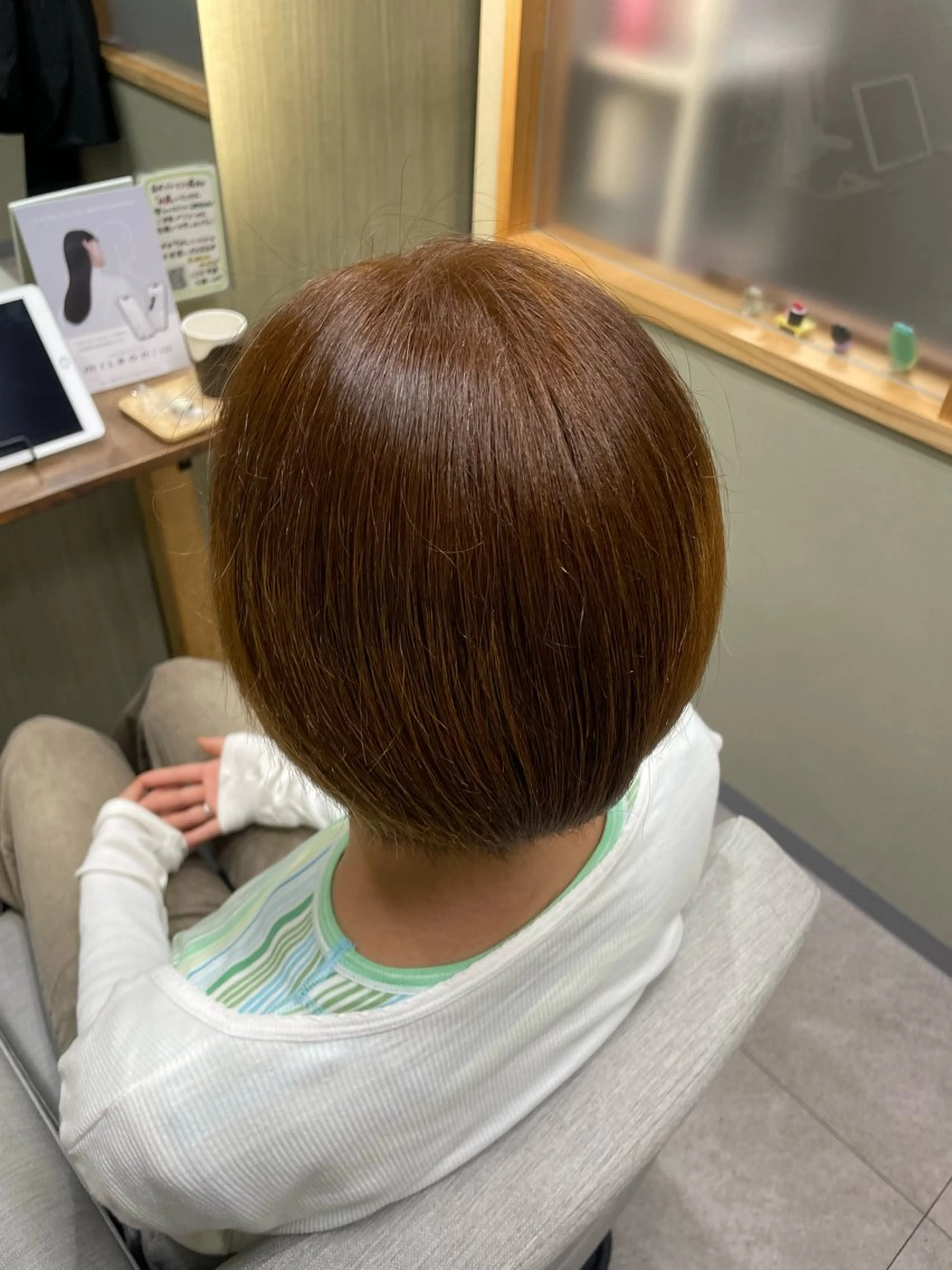 ショート カラー ブリーチ ブリーチなしカラー 板垣 咲希のヘアスタイル