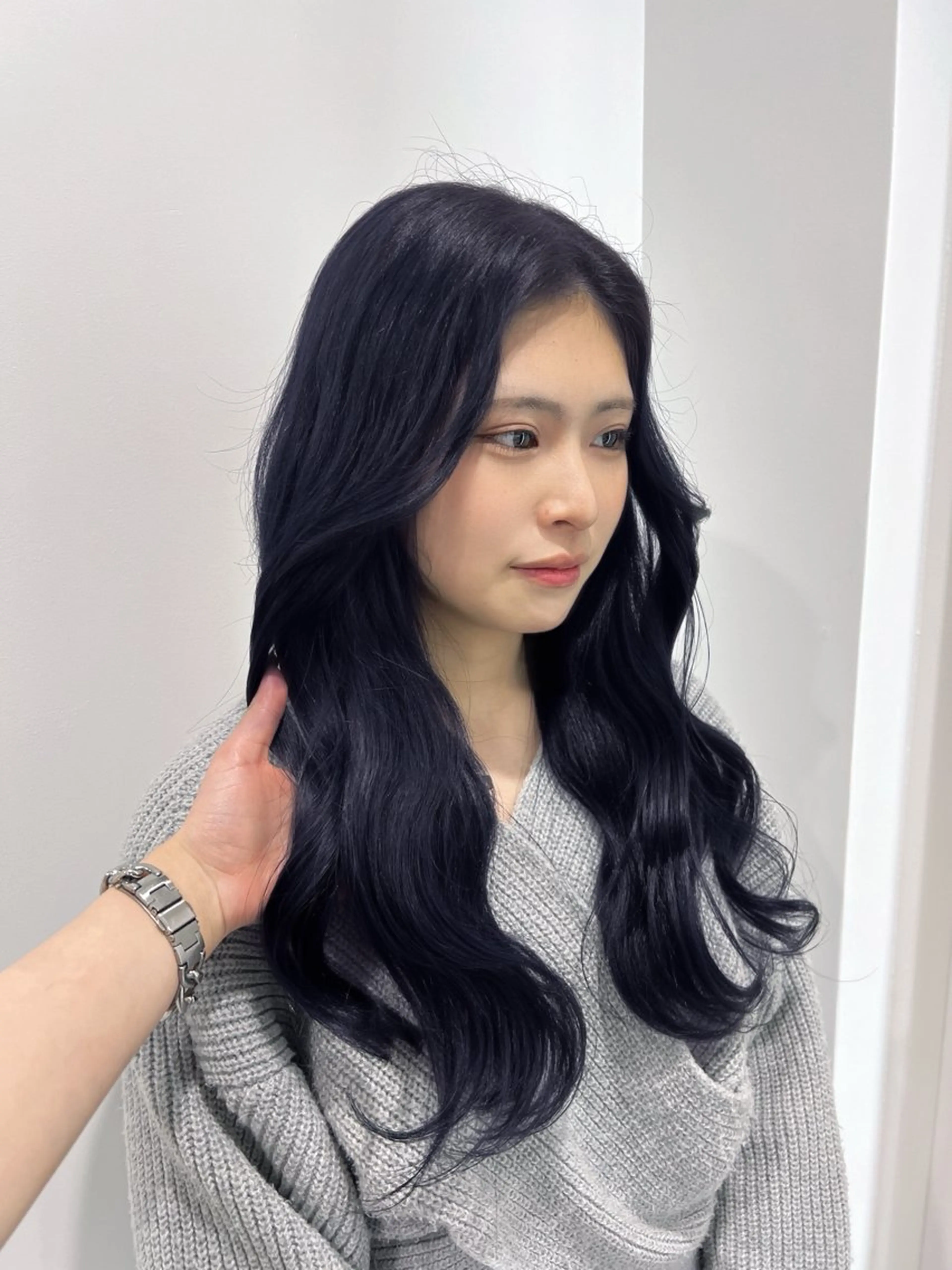 ロング カラー 暗髪🩶ラベンダー/ ブルー/ユウナ🤍のヘアスタイル