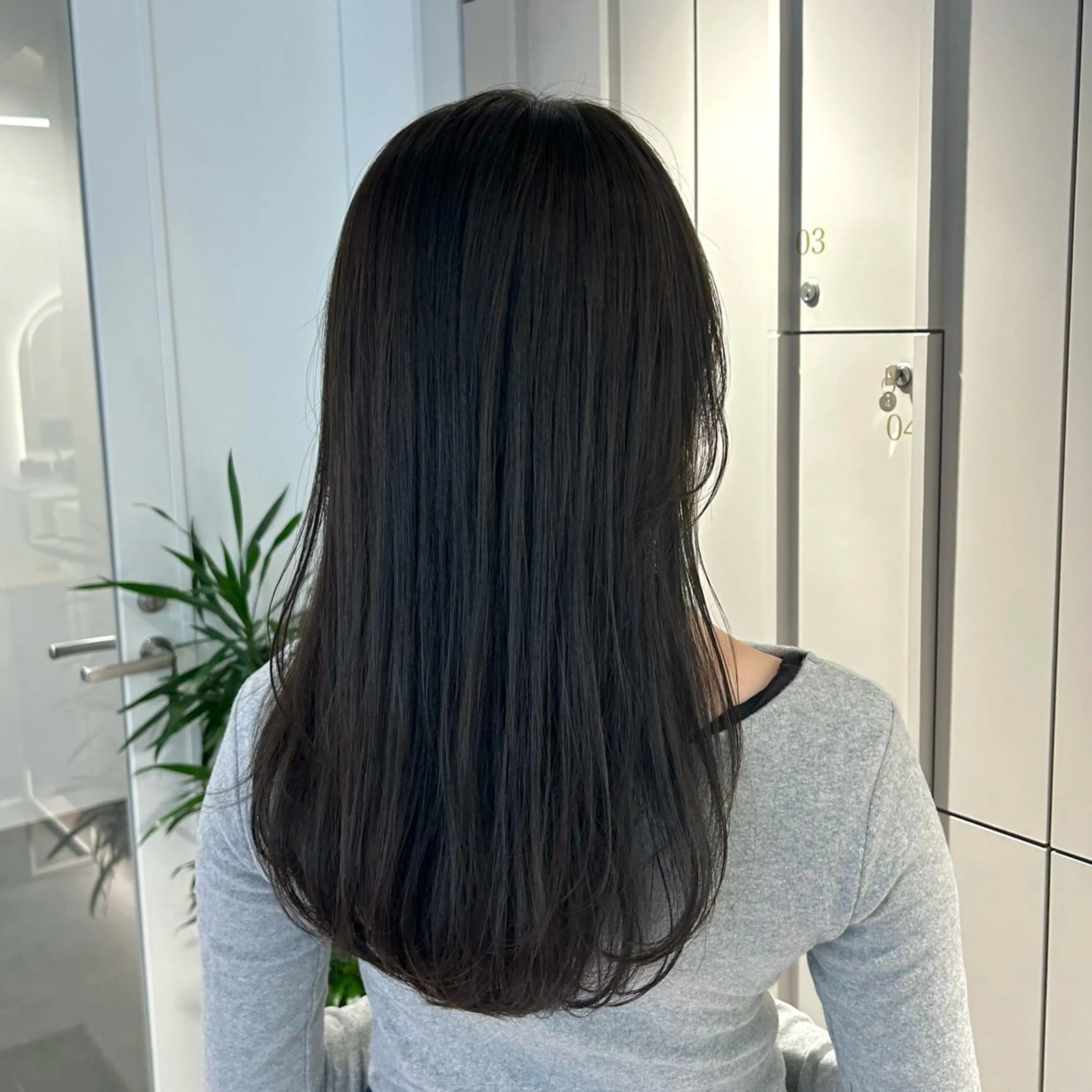 セミロング カラー 透明感カラー グレージュ カット ヘアカラー トリートメント 若狭 愛梨のヘアスタイル