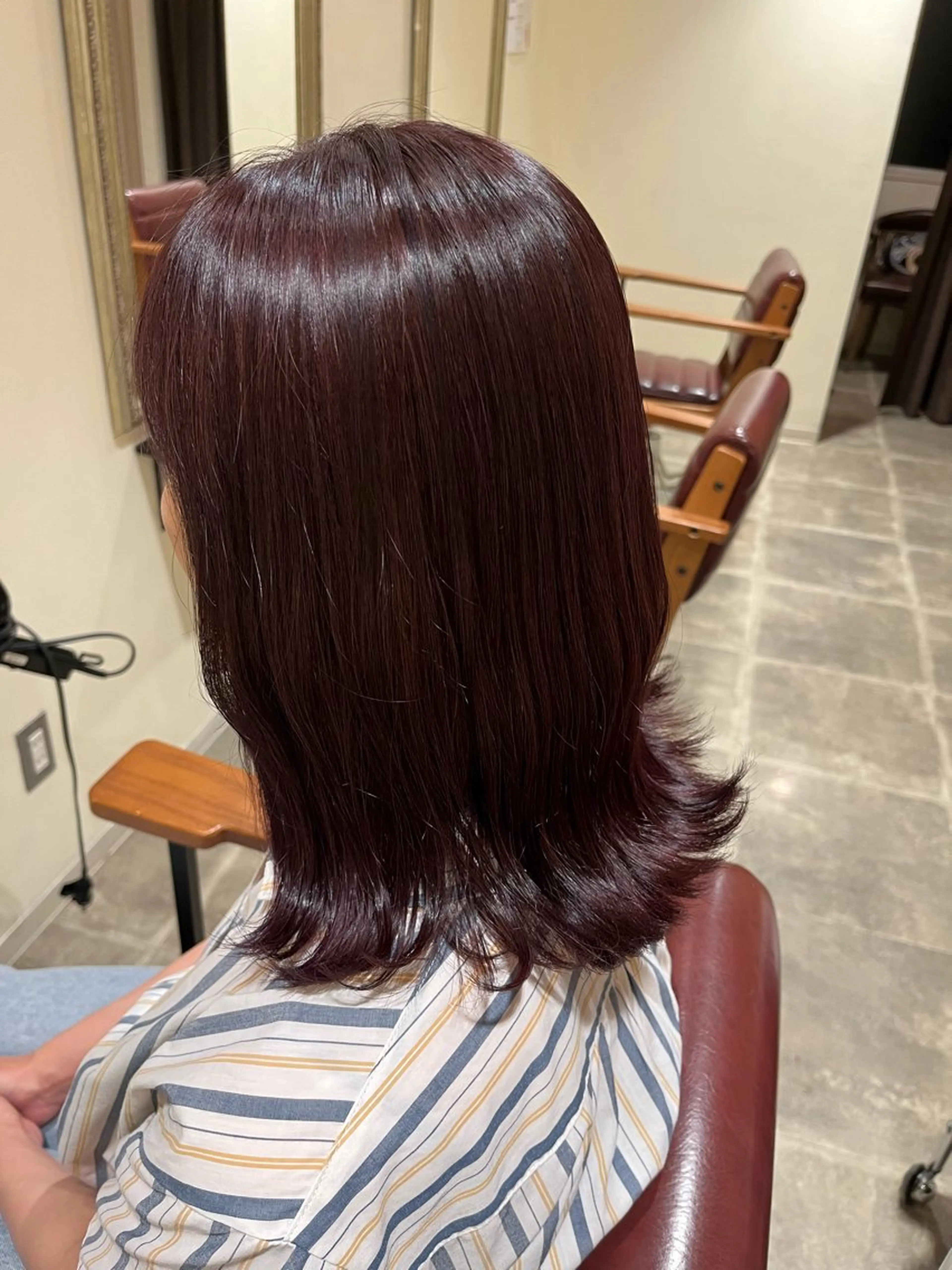 ミディアム カラー 西川 舞彩のヘアスタイル