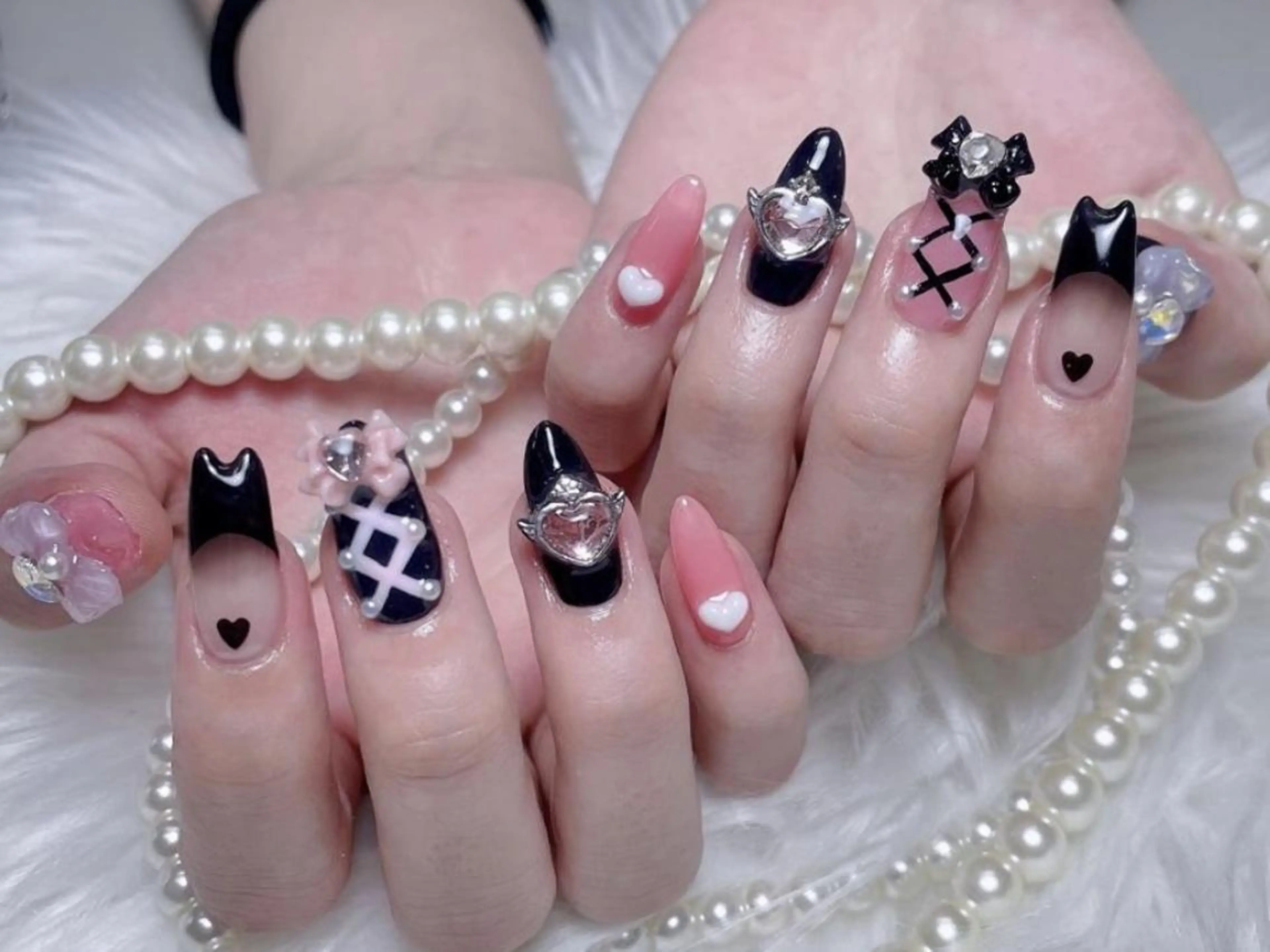 メンズ ネイル アートネイル フレンチネイル ジェルネイル キラキラネイル パラジェル Bloom kabukiのネイルデザイン