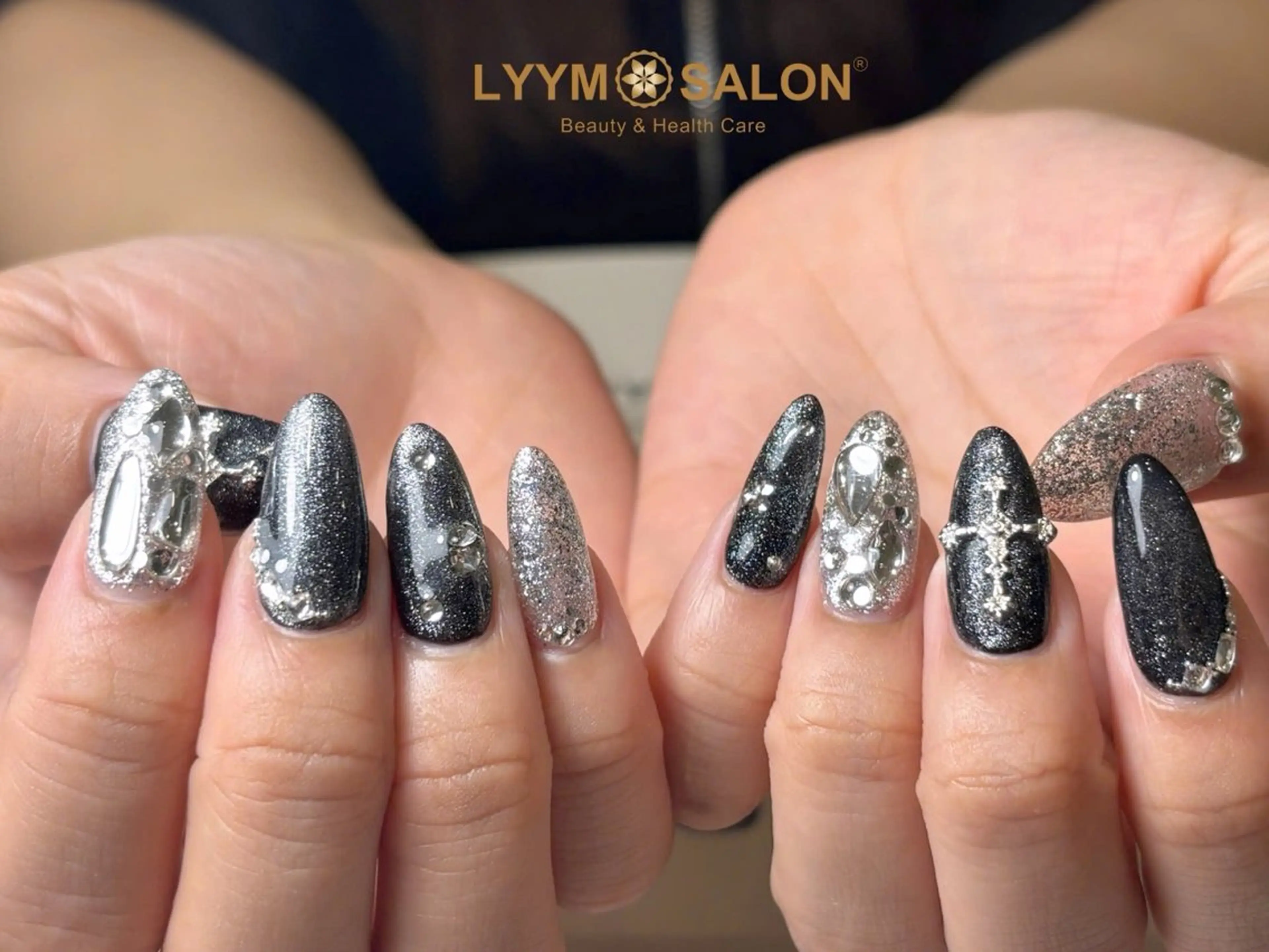 ネイル 韓国ネイル ラメ(グリッター) シルバー ハンドネイル LYYM Salonのネイルデザイン