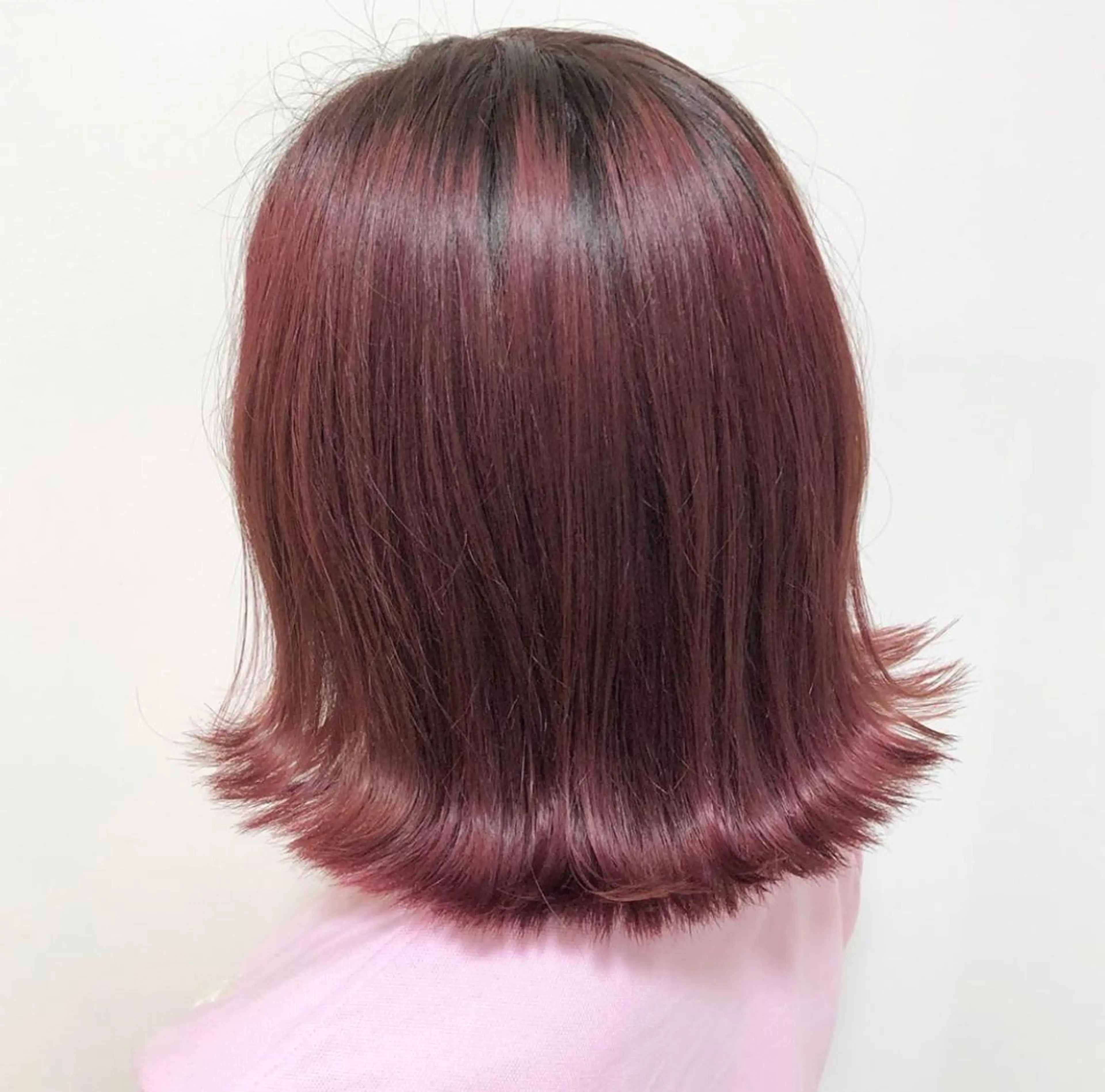 ショート カラー パーマ ヘアアレンジ ブリーチ ラベンダーカラー ピンクカラー ピンクラベンダー ヘアカラー トリートメント ハイトーンカラー🤍 山下 優華のヘアスタイル