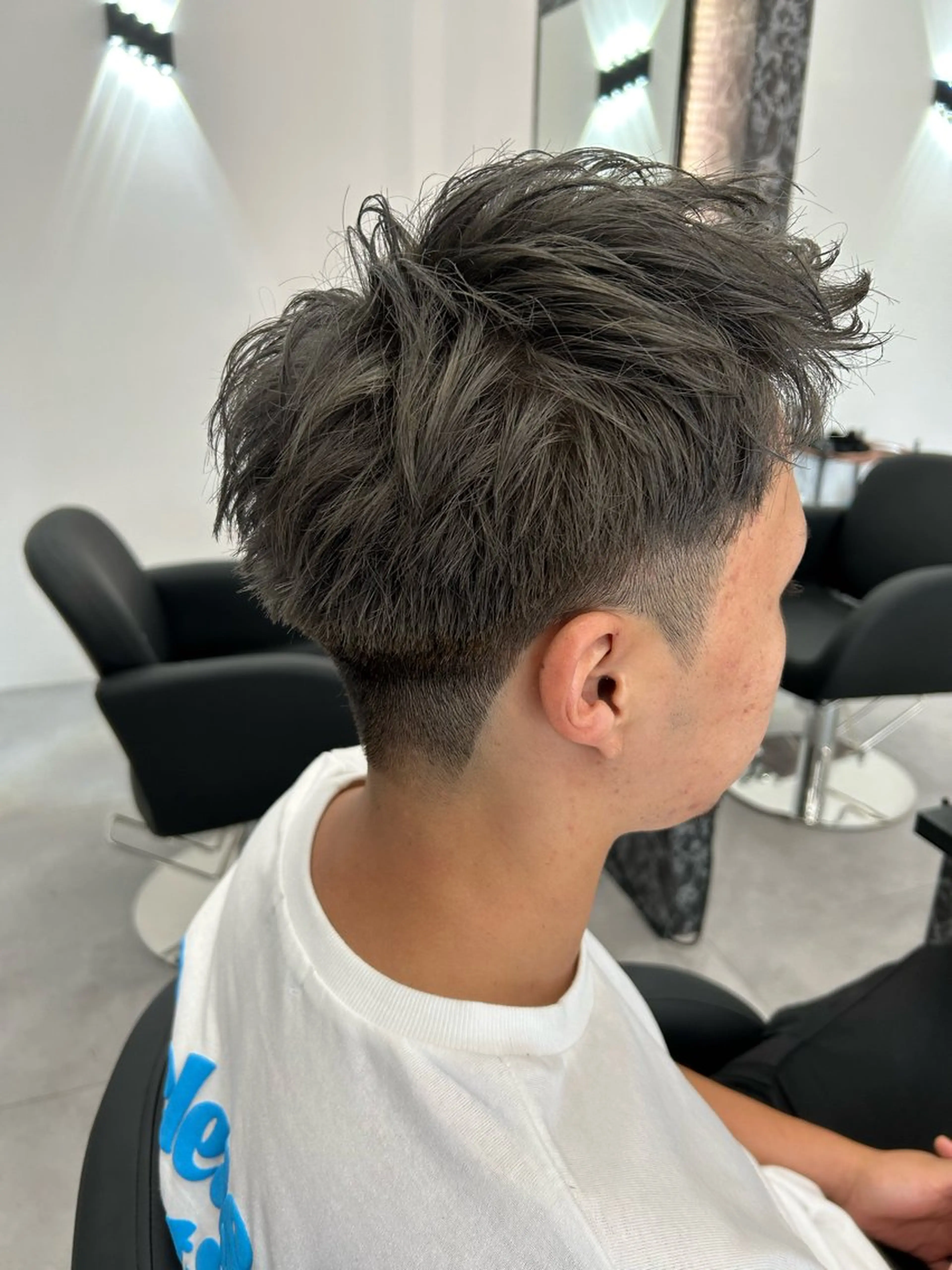 カラー メンズ メンズブリーチ ブリーチ グレージュ REM_aokijima所属・土屋 竣奨のヘアスタイル