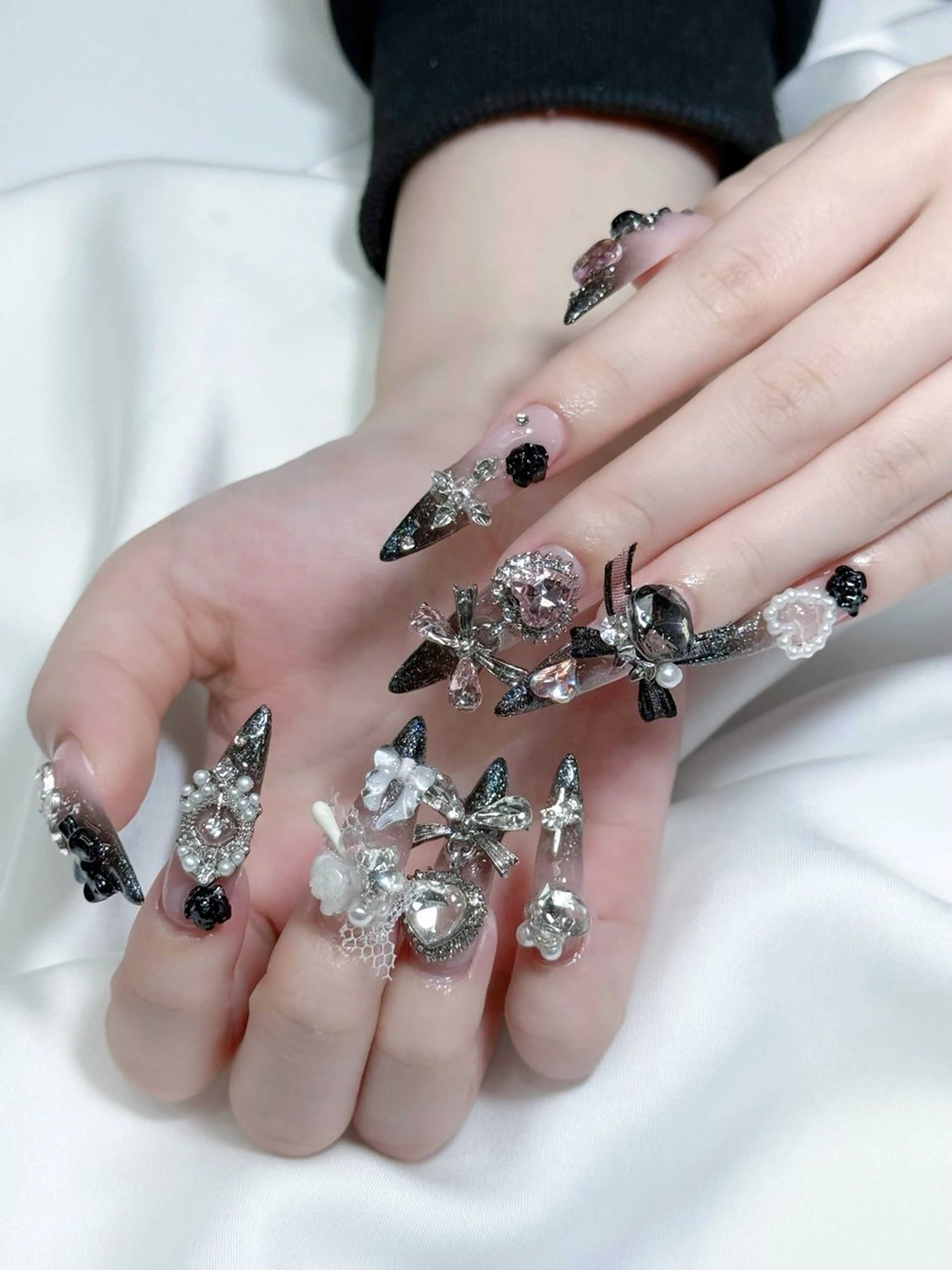 セミロング ハンドネイル Bibi beauty spa Osaka所属・Bibi nail Osakaのネイルデザイン