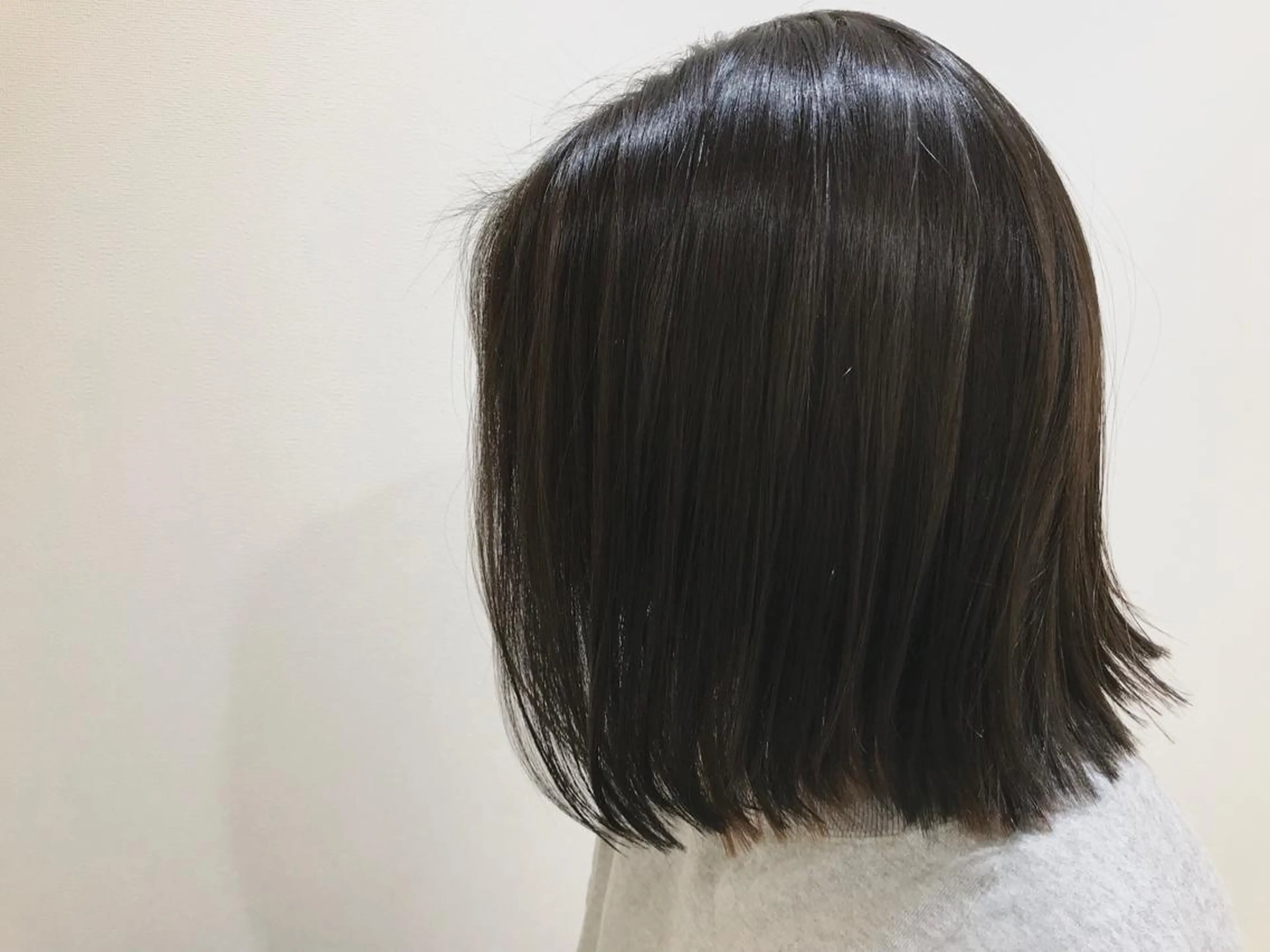 ミディアム カラー ブルーカラー ブルージュ ハイライトカラー ボブ 外国人風カラー 清藤 綾のヘアスタイル