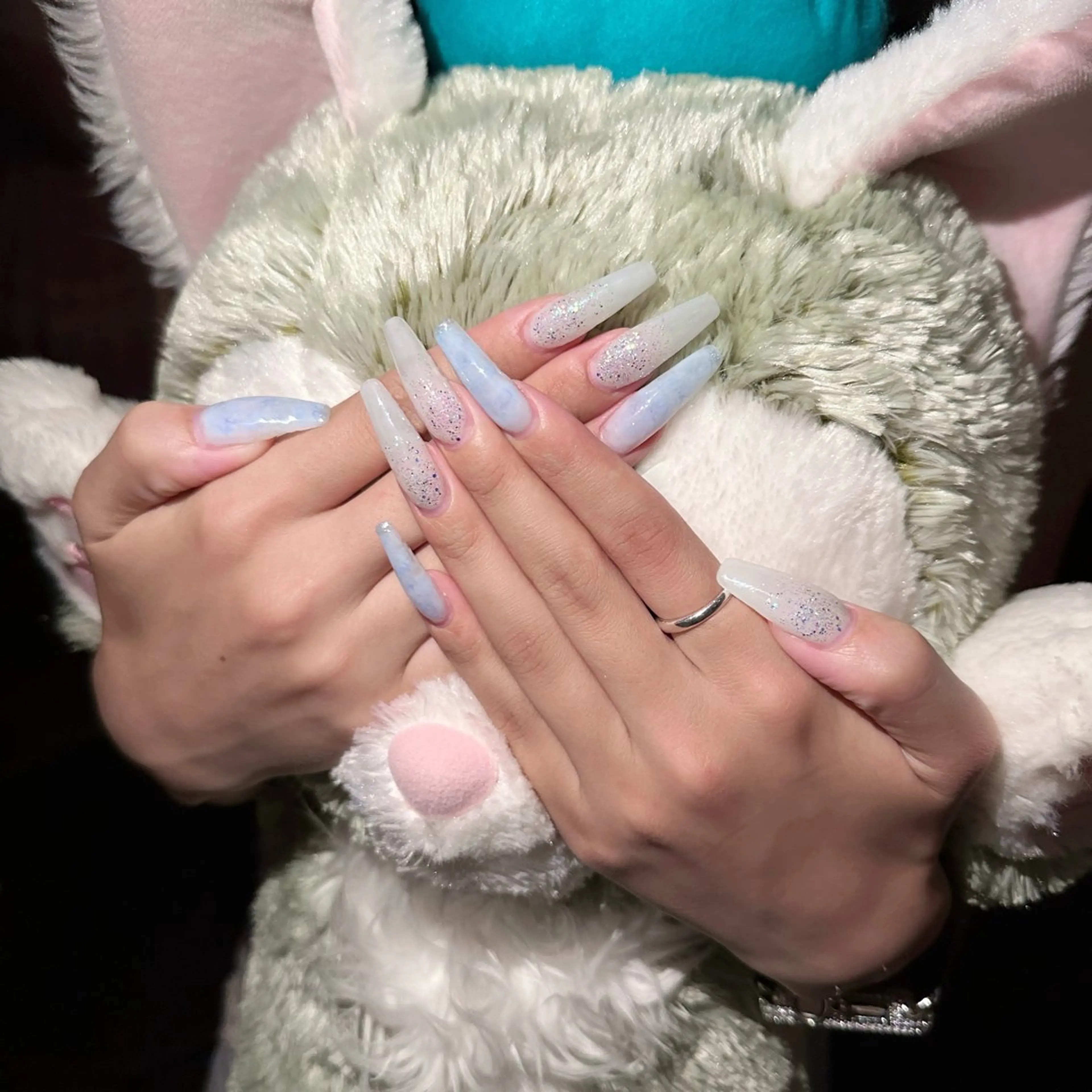 ネイル 長さ出し グラデーション ラメ(グリッター) ラメグラデーション 大理石ネイル(マーブル) WHITE NAIL名駅店所属・WHITE NAIL Ichinoseのネイルデザイン