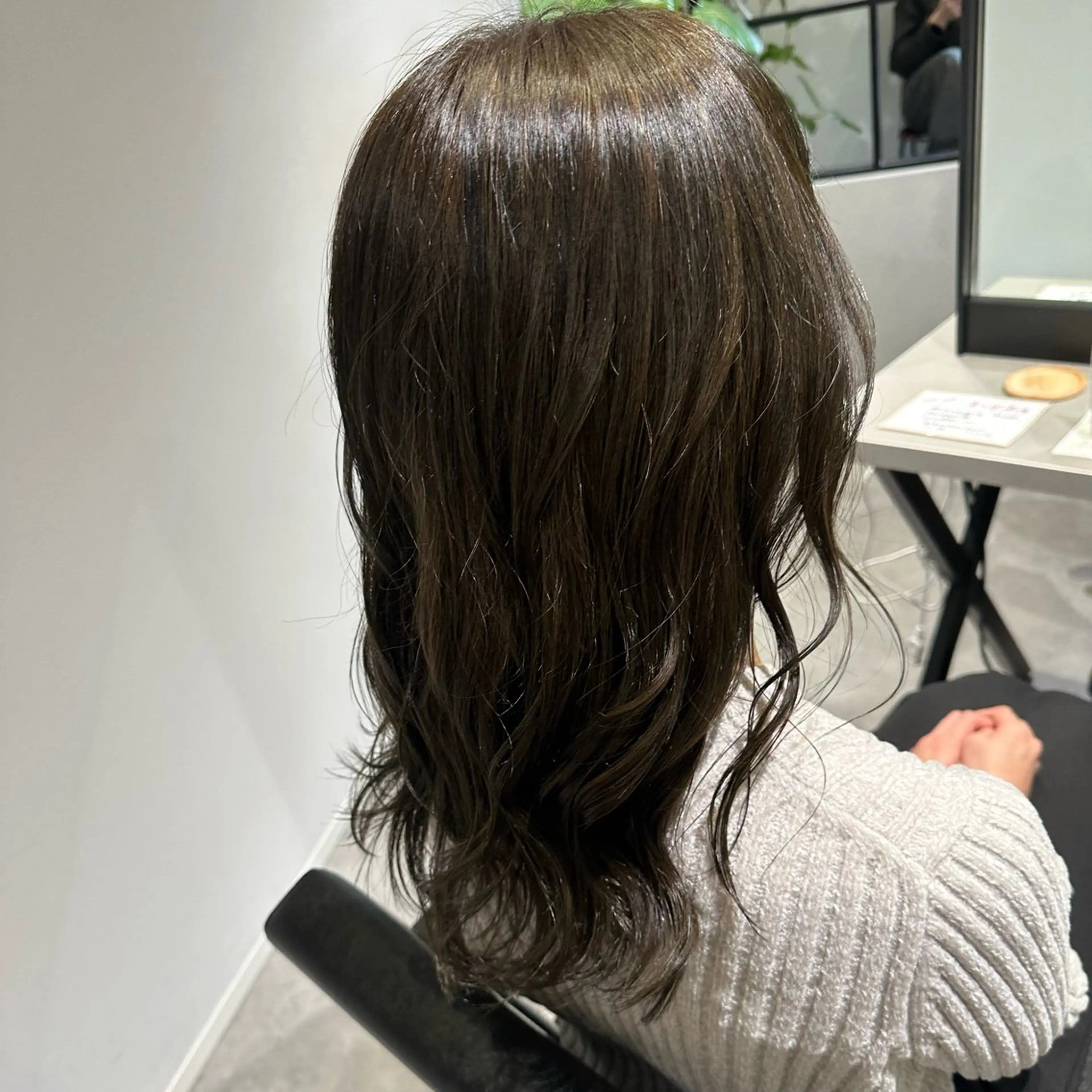 ロング カラー 透明感カラー オリーブカラー カット ヘアカラー トリートメント 岩本みるか/ 暖色カラー/ベージュのヘアスタイル