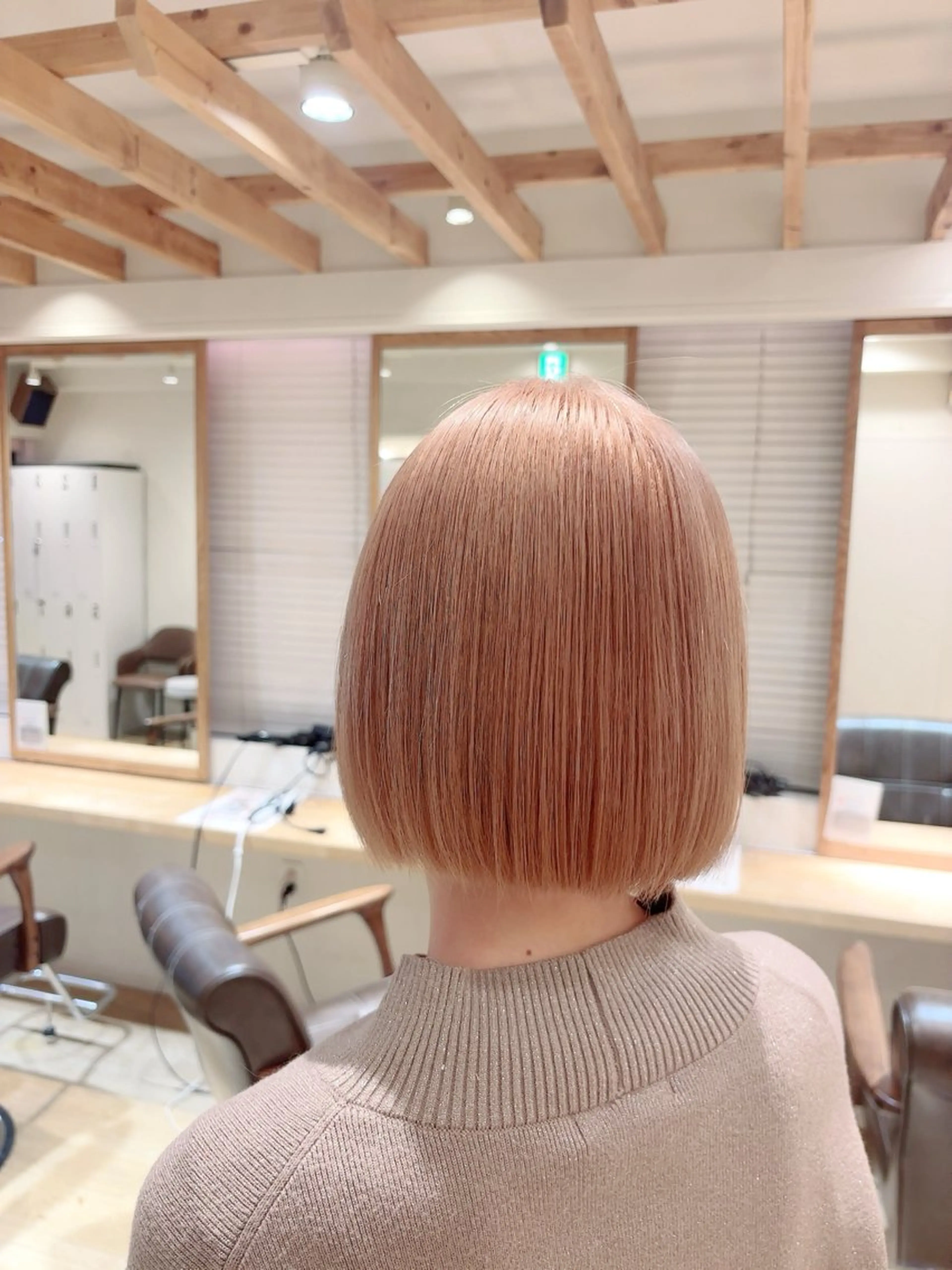 ショート カラー カット ヘアカラー トリートメント EIGHT新宿 新井彩斗のヘアスタイル