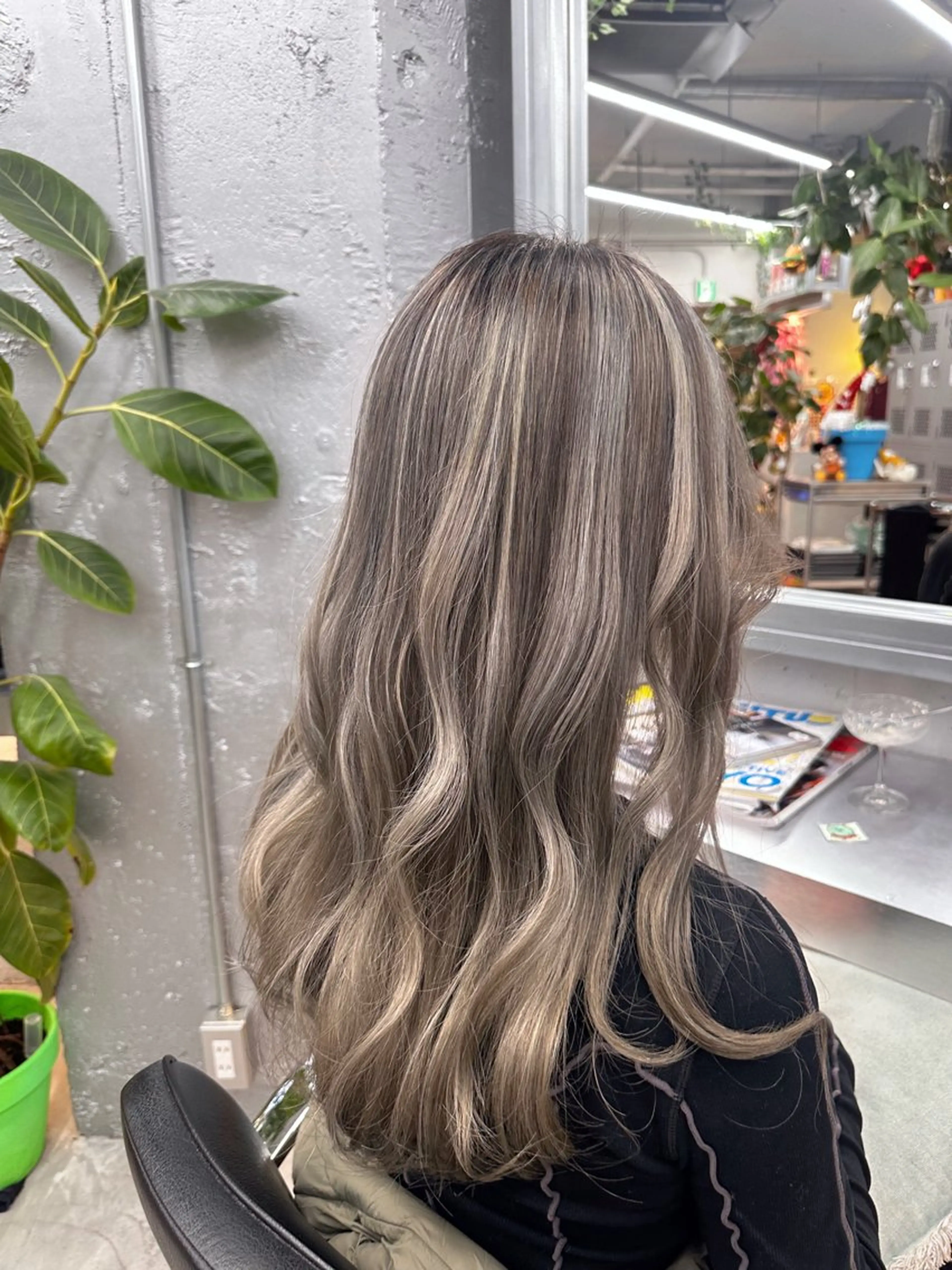 ロング カラー ヘアカラー トリートメント 岡野 静華のヘアスタイル