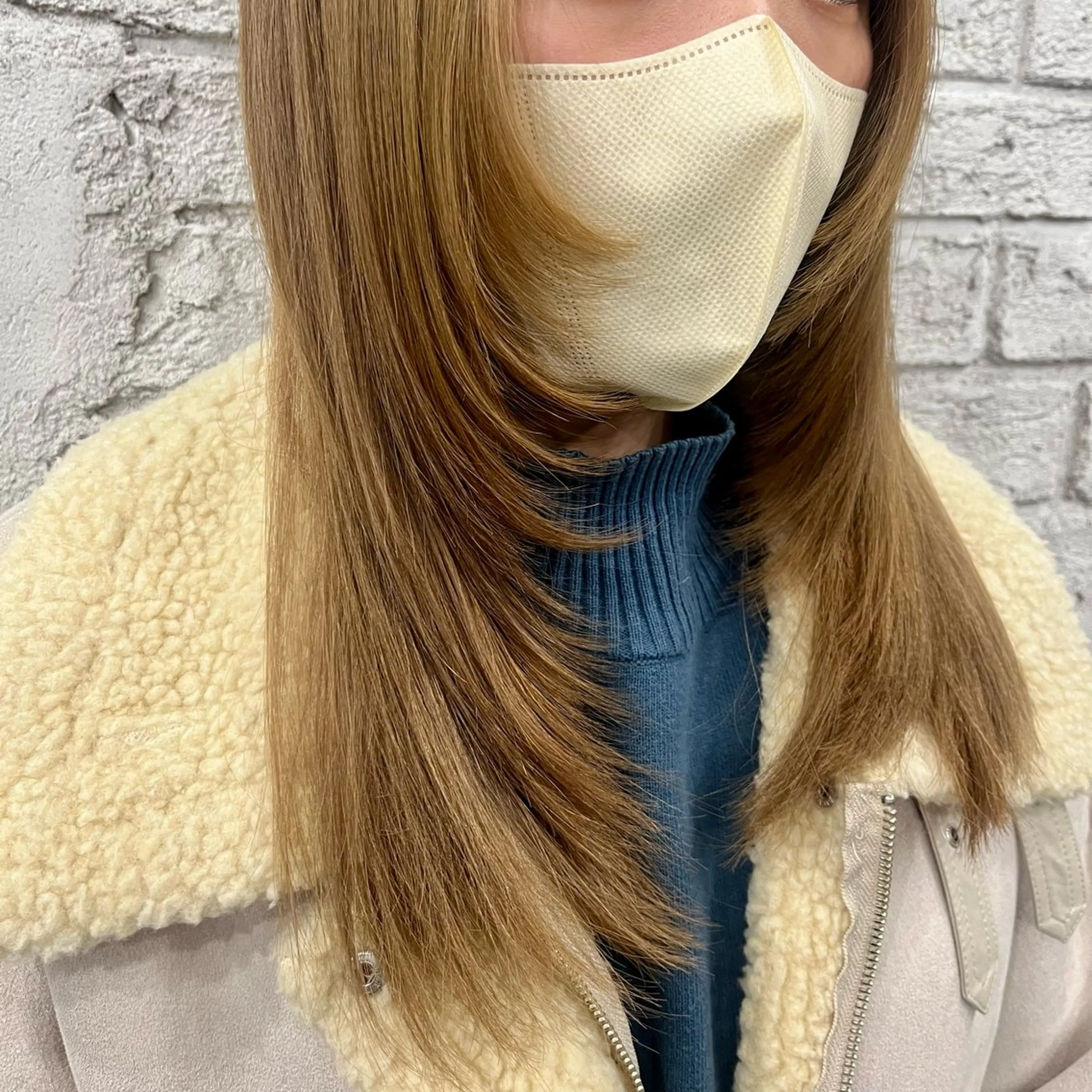 セミロング 顔周りカット レイヤーカット 艶髪ブリーチカラー 💗manaka💗のヘアスタイル