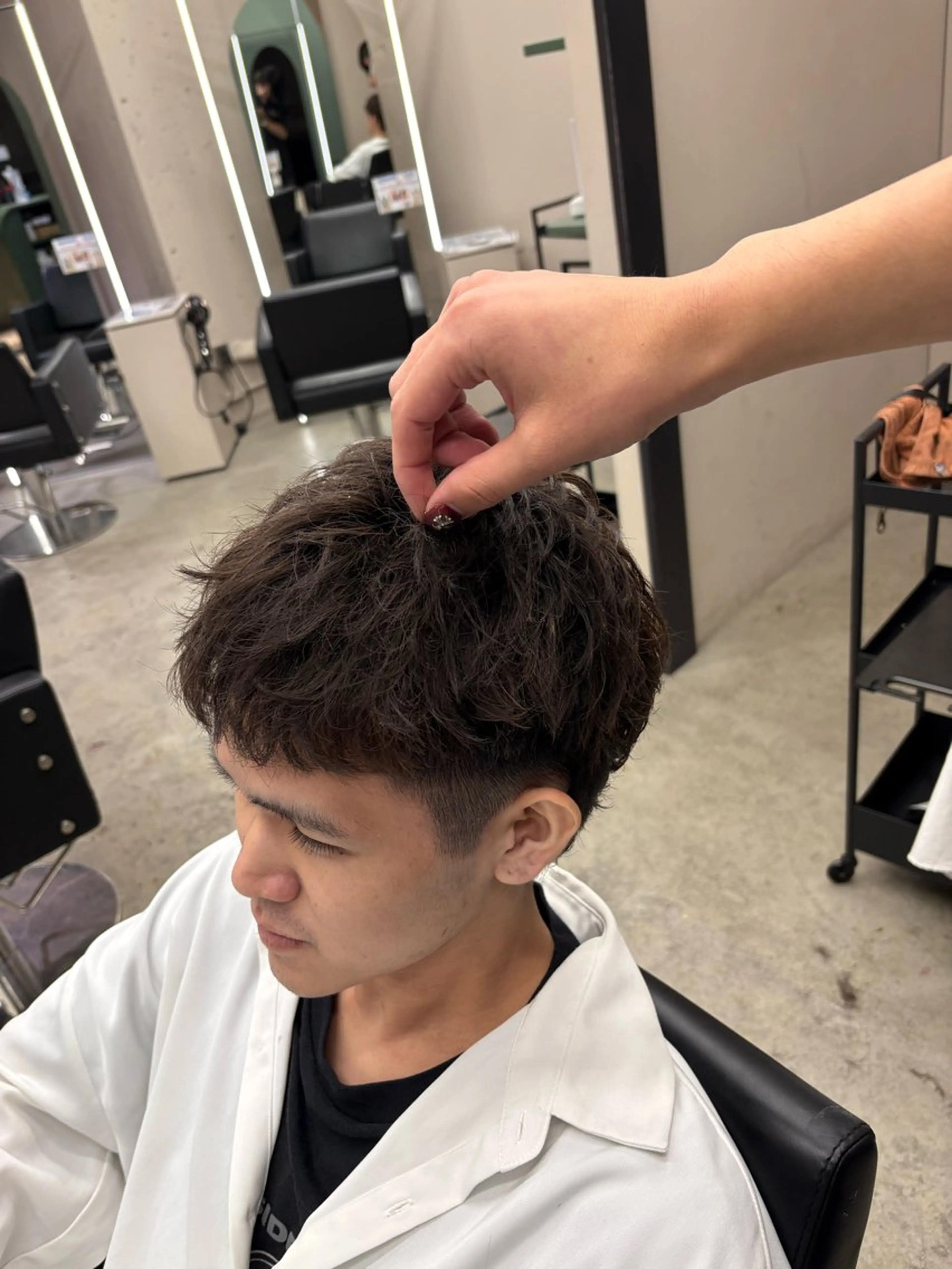 ショート パーマ メンズ メンズパーマ 刈り上げ 髪質改善 縮毛矯正 ストレートパーマ RONND Weg所属・海瑠万/メンズパーマ /ブリーチ/フェードのヘアスタイル