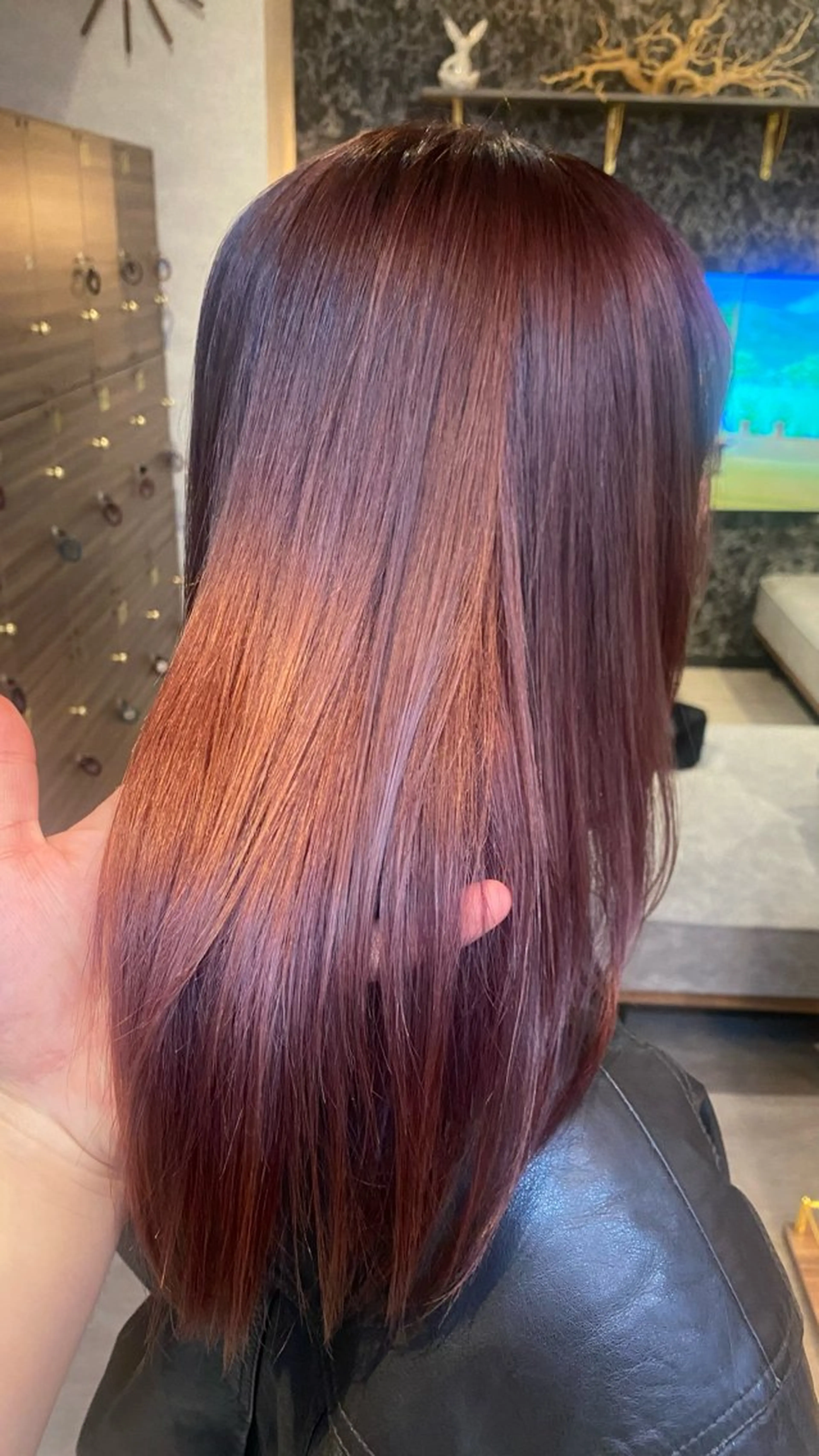 セミロング カラー ブリーチ ピンクカラー ヘアカラー 飯田 雷晟のヘアスタイル