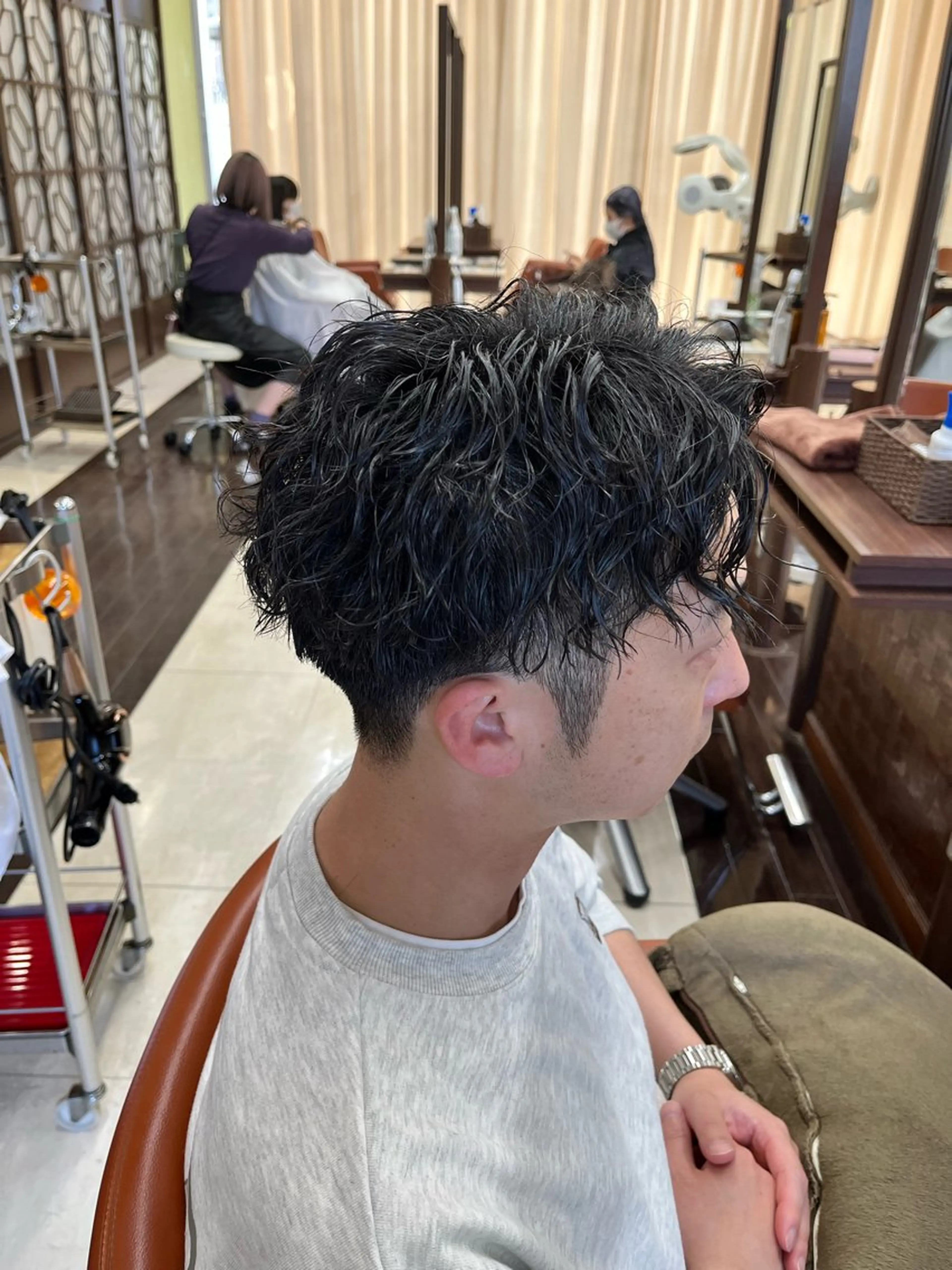 ショート パーマ メンズ センターパート メンズパーマ ツイストスパイラルパーマ 刈り上げ スパイラルパーマ AROH men's cut&men's perm 船橋店所属・🧊メンズ特化🧊 高木航希のヘアスタイル