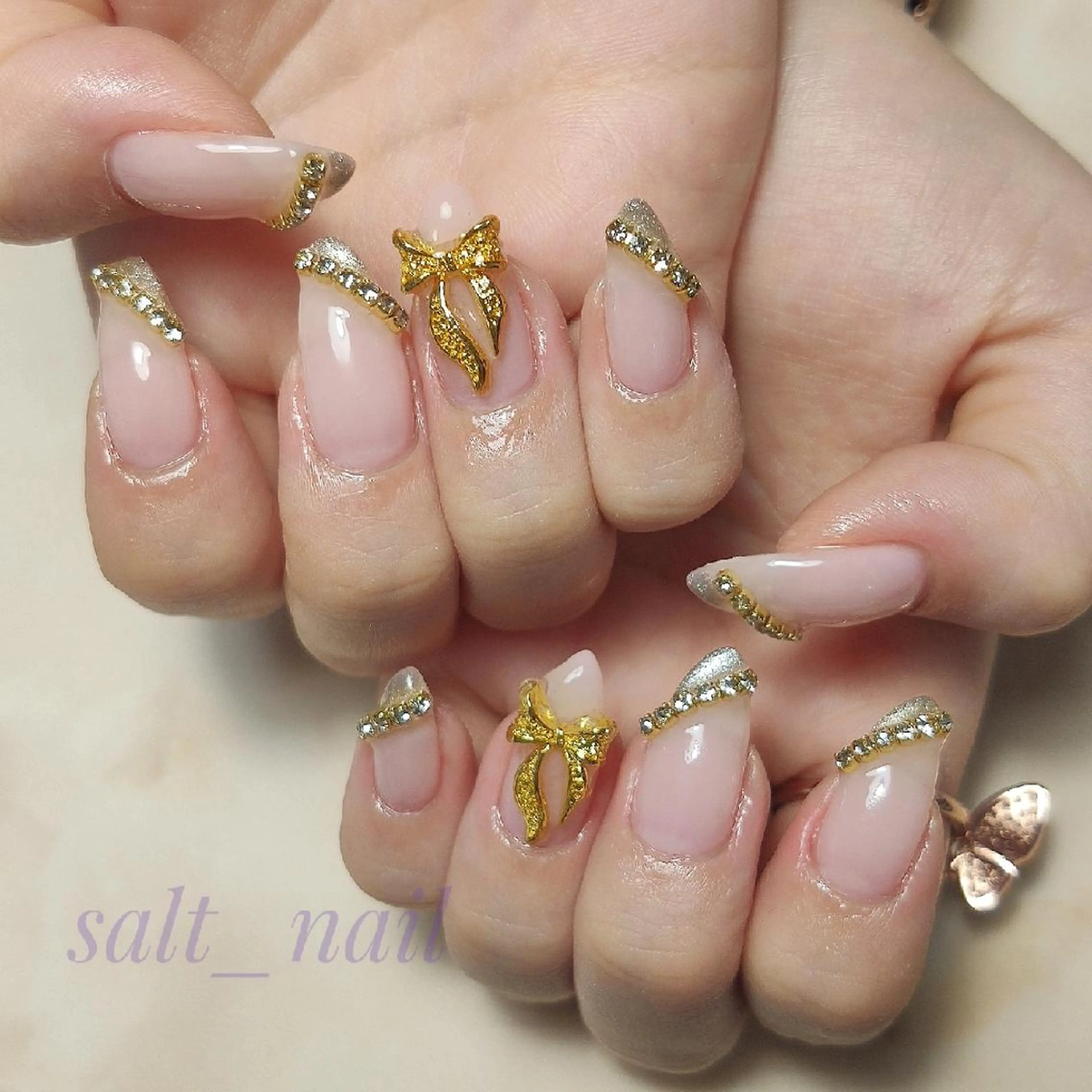 ネイル フレンチネイル マグネットネイル マグネットフレンチ 持ち込み リボン 個人サロン saltnailのネイルデザイン