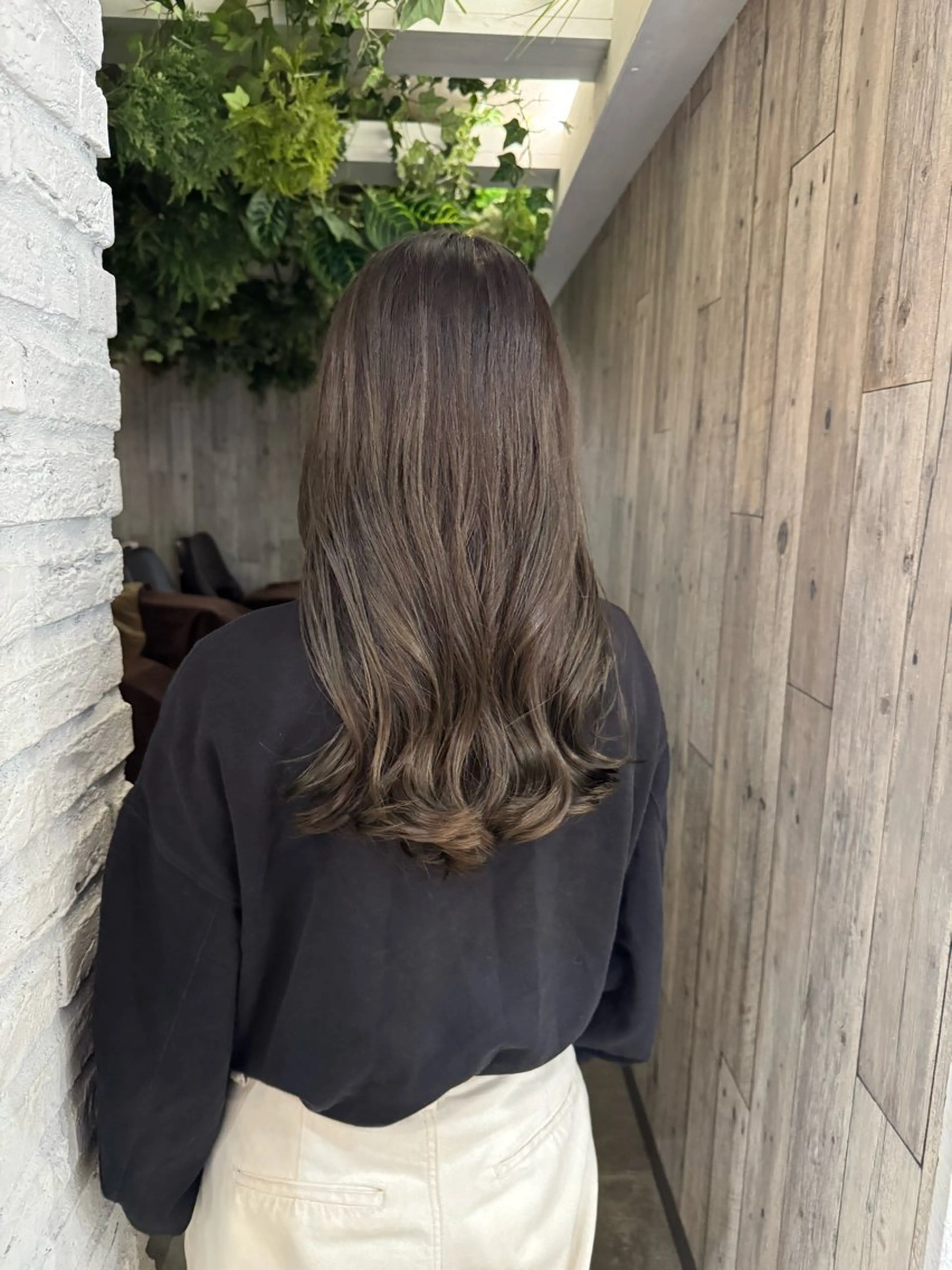 セミロング カラー 透明感カラー REBECCA 宮崎伊玖のヘアスタイル