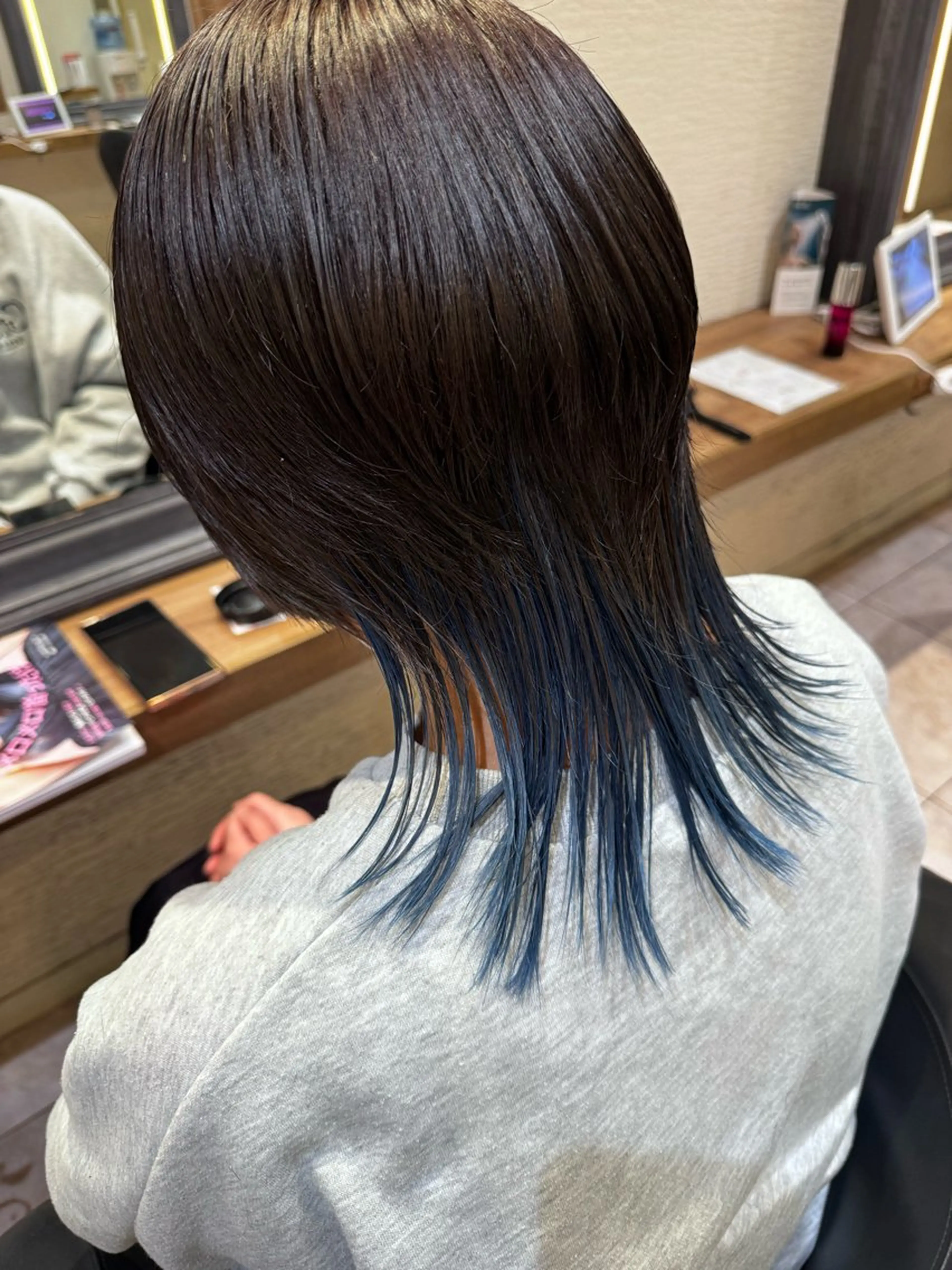 ミディアム ウルフカット カット ヘアカラー 🐺ウルフ× ハイトーン🐺MOEのヘアスタイル