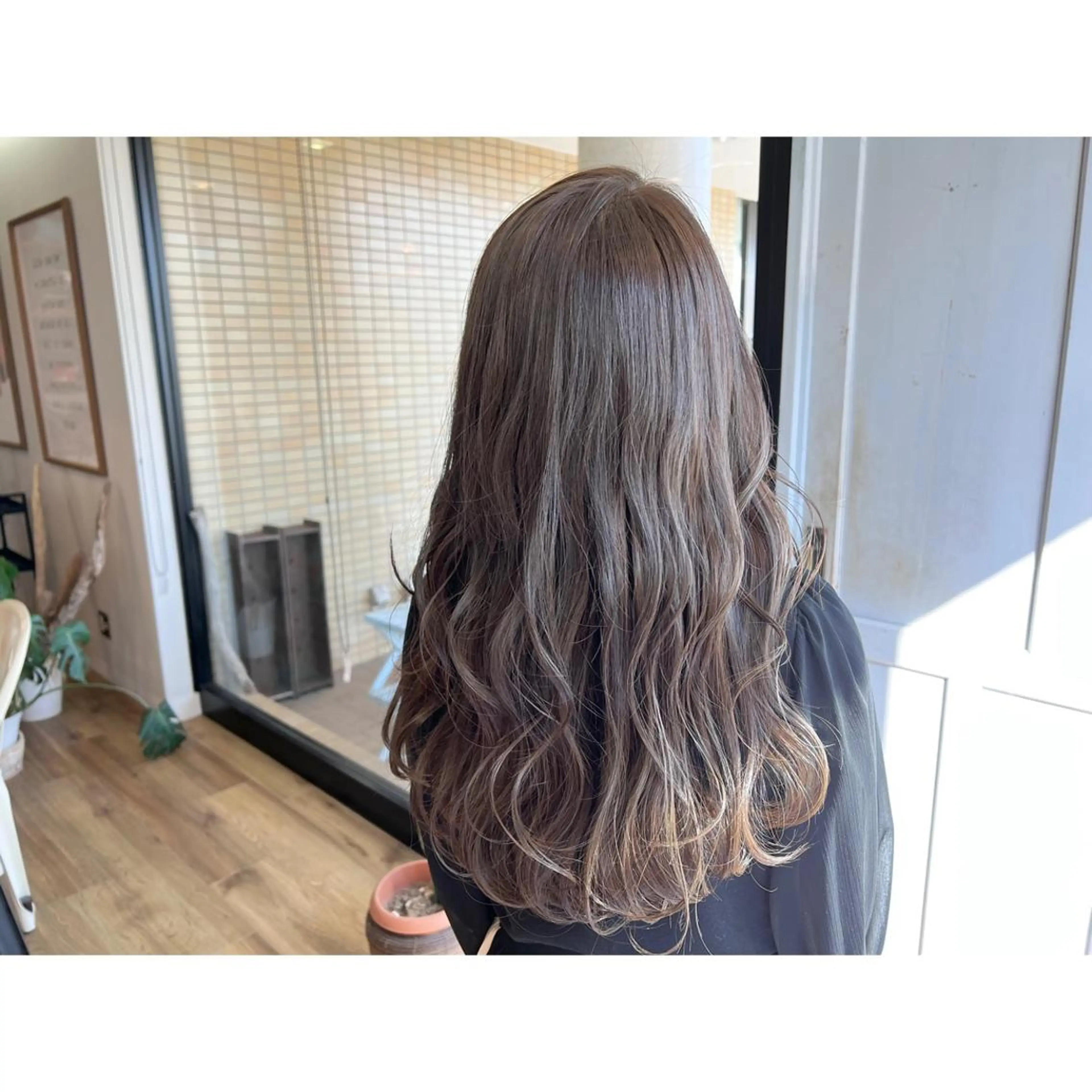ロング カラー ベージュカラー ヘアカラー トリートメント ツキダテ ユイのヘアスタイル
