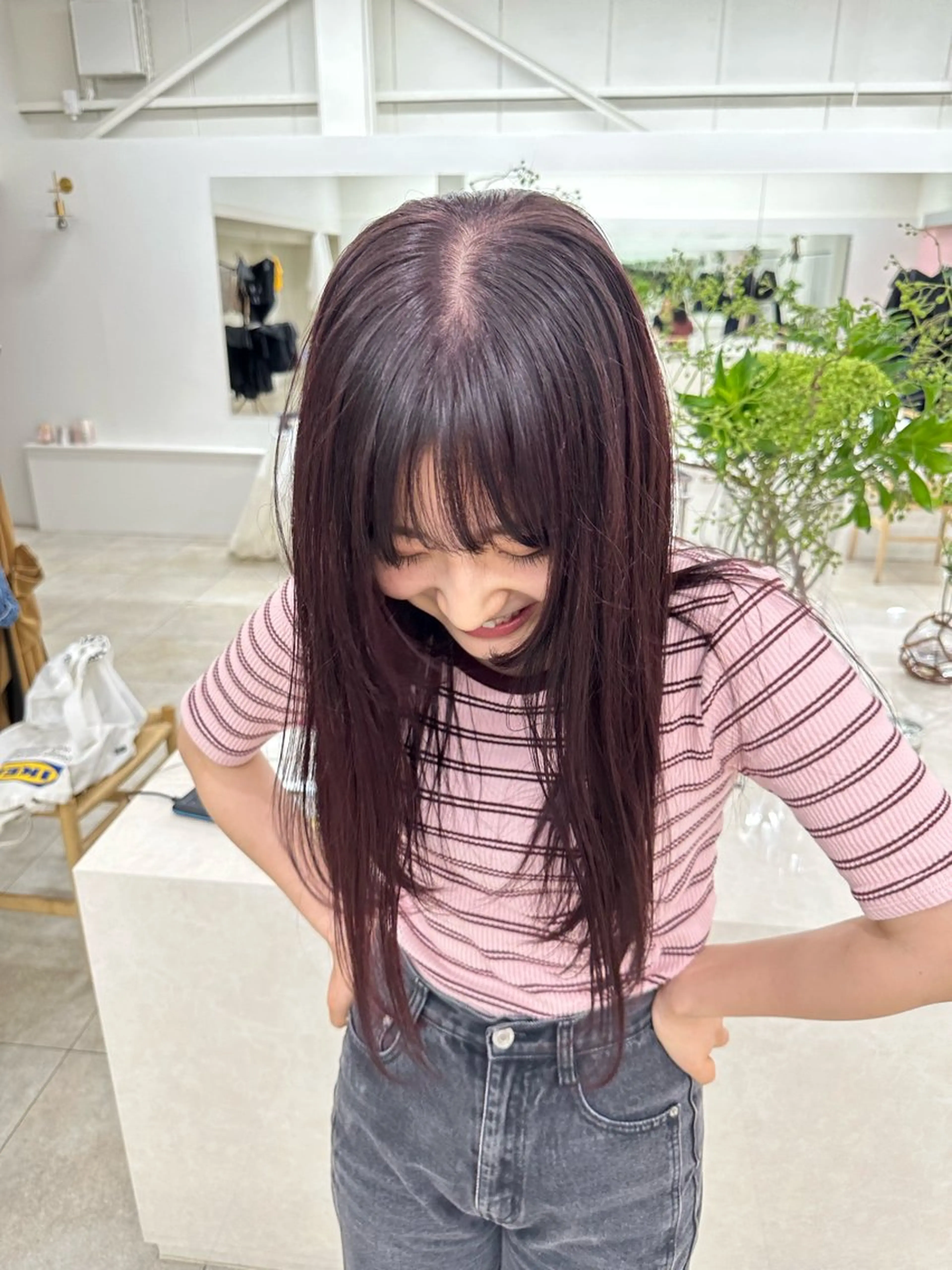 ロング カラー レッドカラー 林 莉央のヘアスタイル