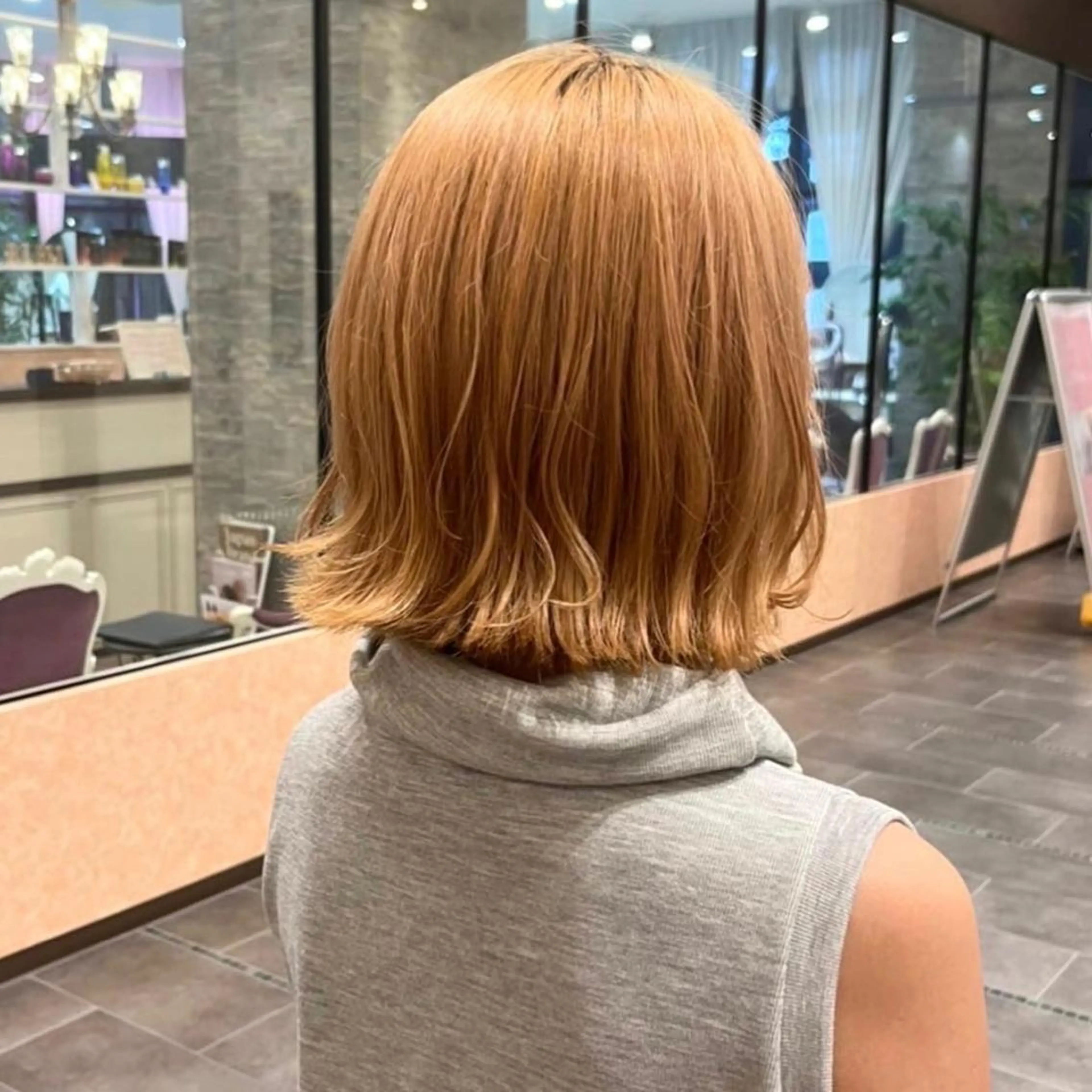 ミディアム 大阪ウルフカット 🐺デザインカラーのヘアスタイル