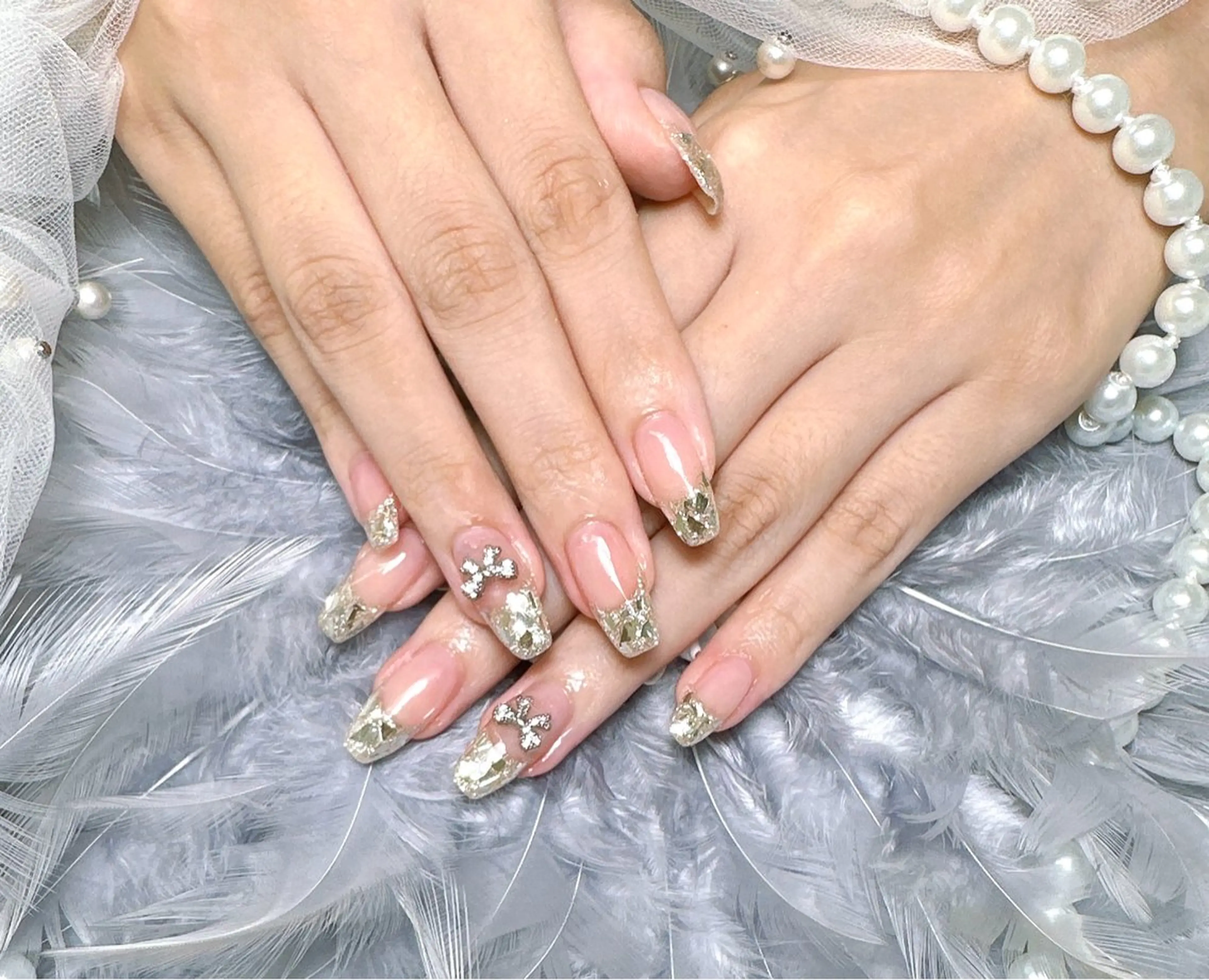 Hand 【パラジェル込】初回オフ無料◆ガラスフレンチ➕2個大パーツ無料/ミラーフレンチの写真