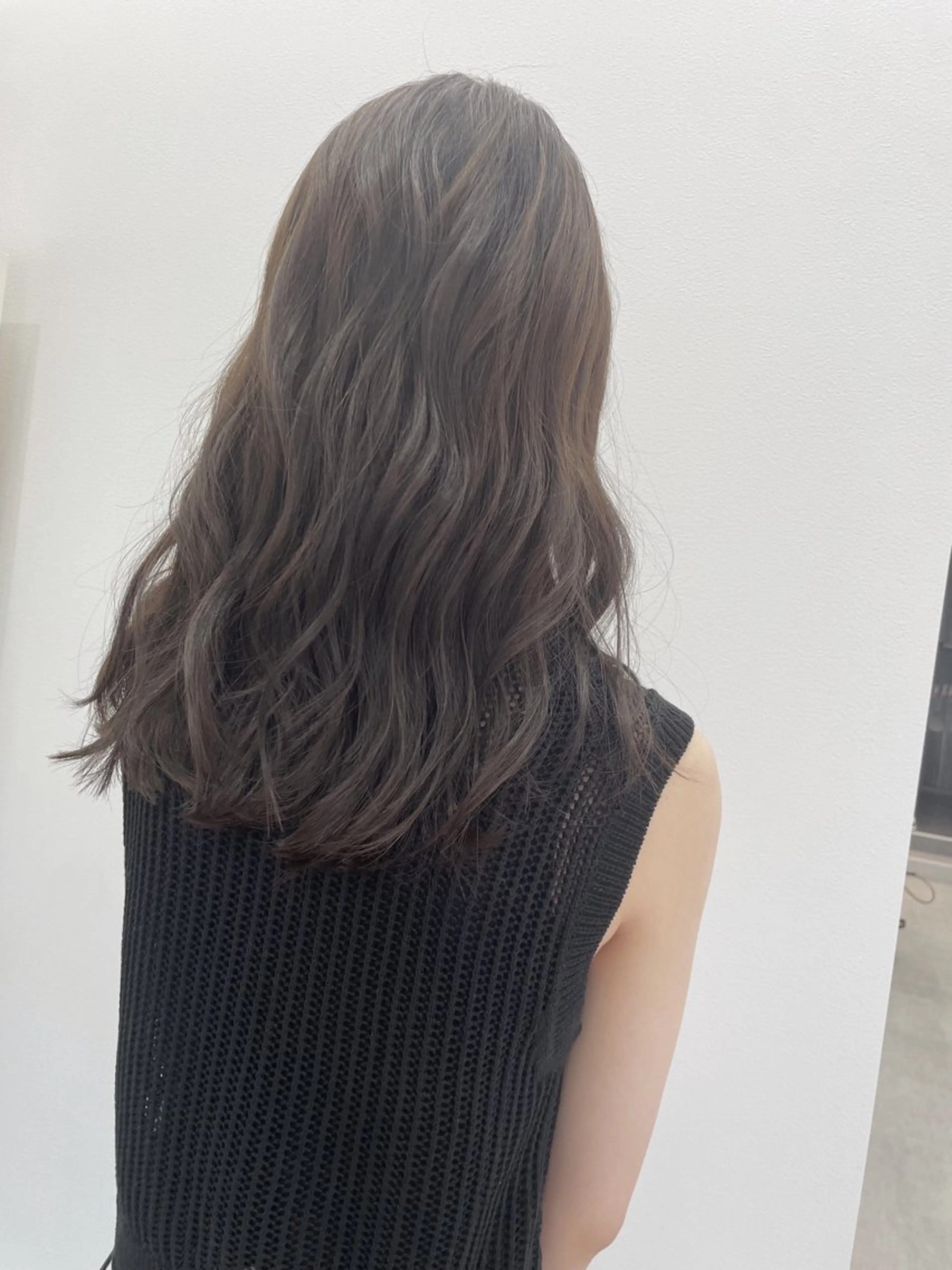 セミロング 新村 華奈絵のヘアスタイル