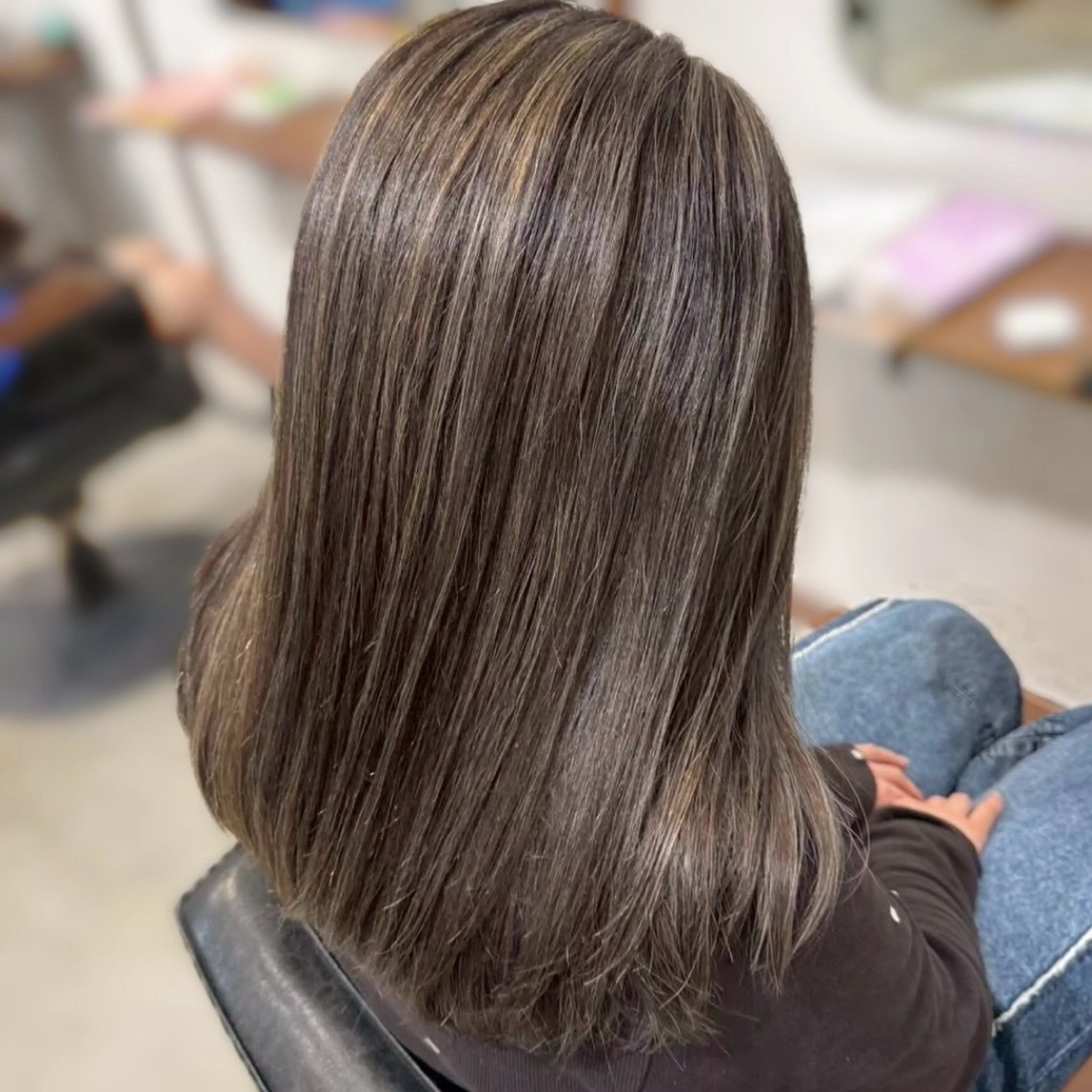 セミロング 坂本 璃里杏のヘアスタイル