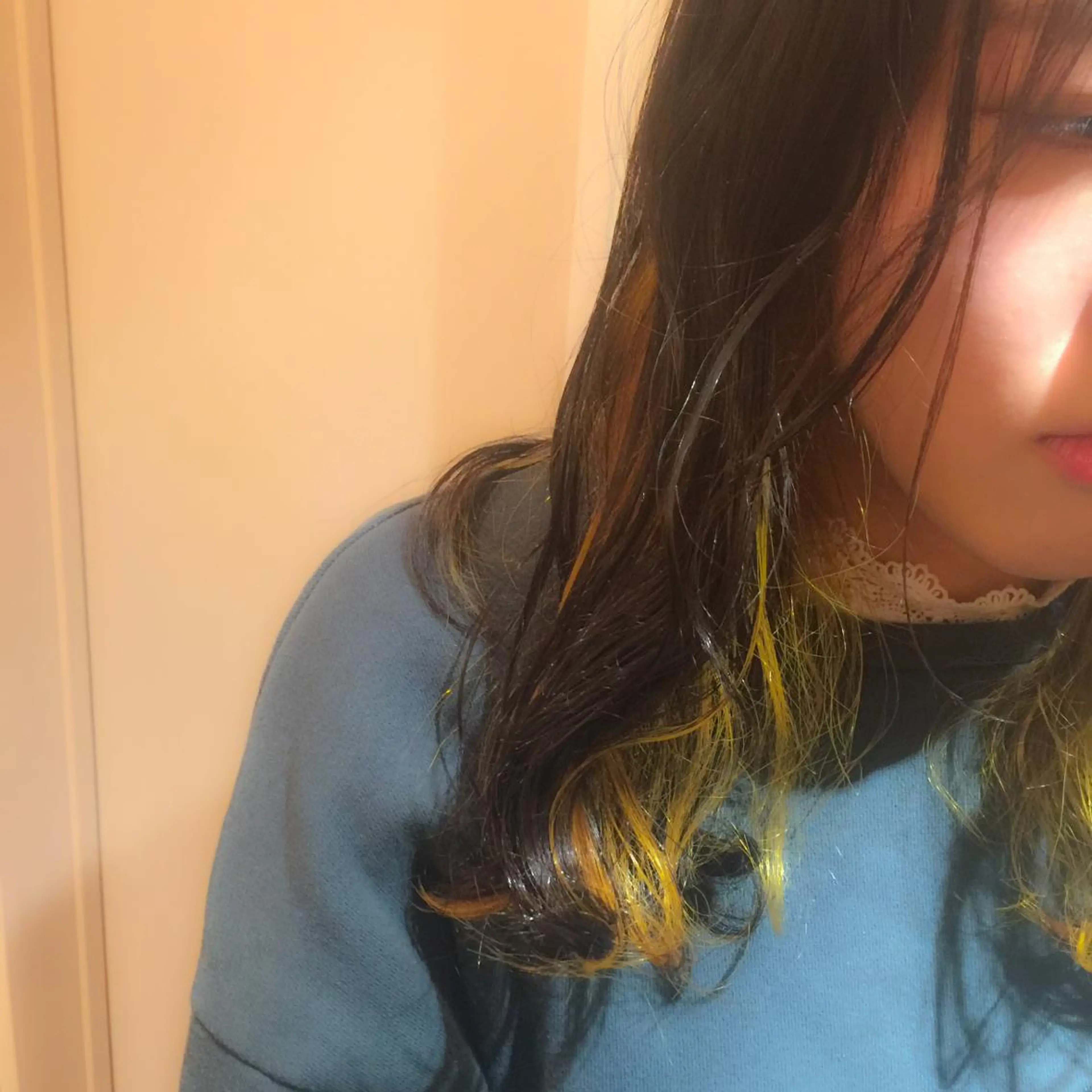 ミディアム カラー ブリーチ インナーカラー ホワイト&レイヤーカ ットエクステ長畠俊輔のヘアスタイル