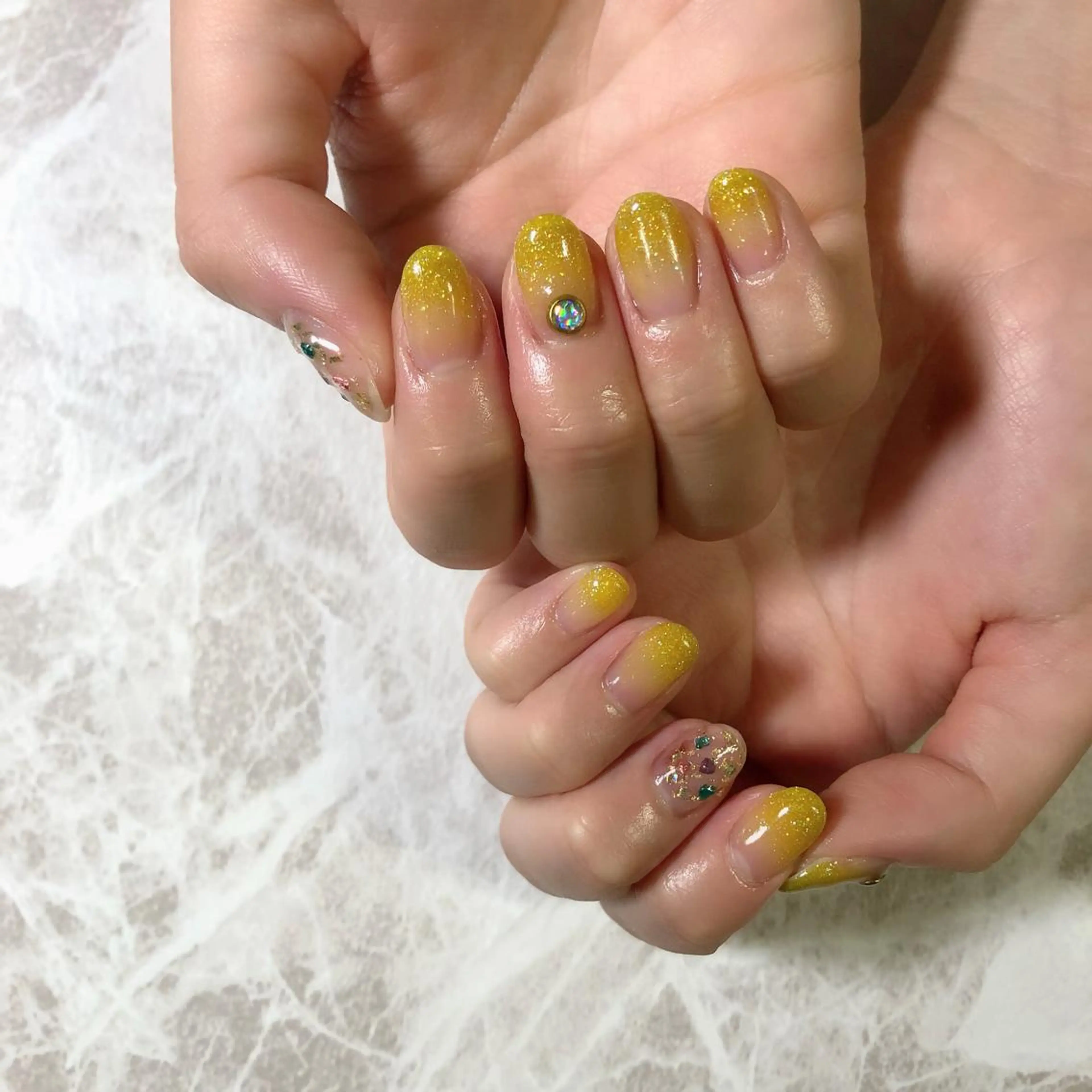 ネイル フットネイル フレンチネイル ジェルネイル ラメ(グリッター) ラメグラデーション NEO Beauty Salon所属・𝐍𝐄𝐎 𝐉𝐔𝐑𝐈のネイルデザイン