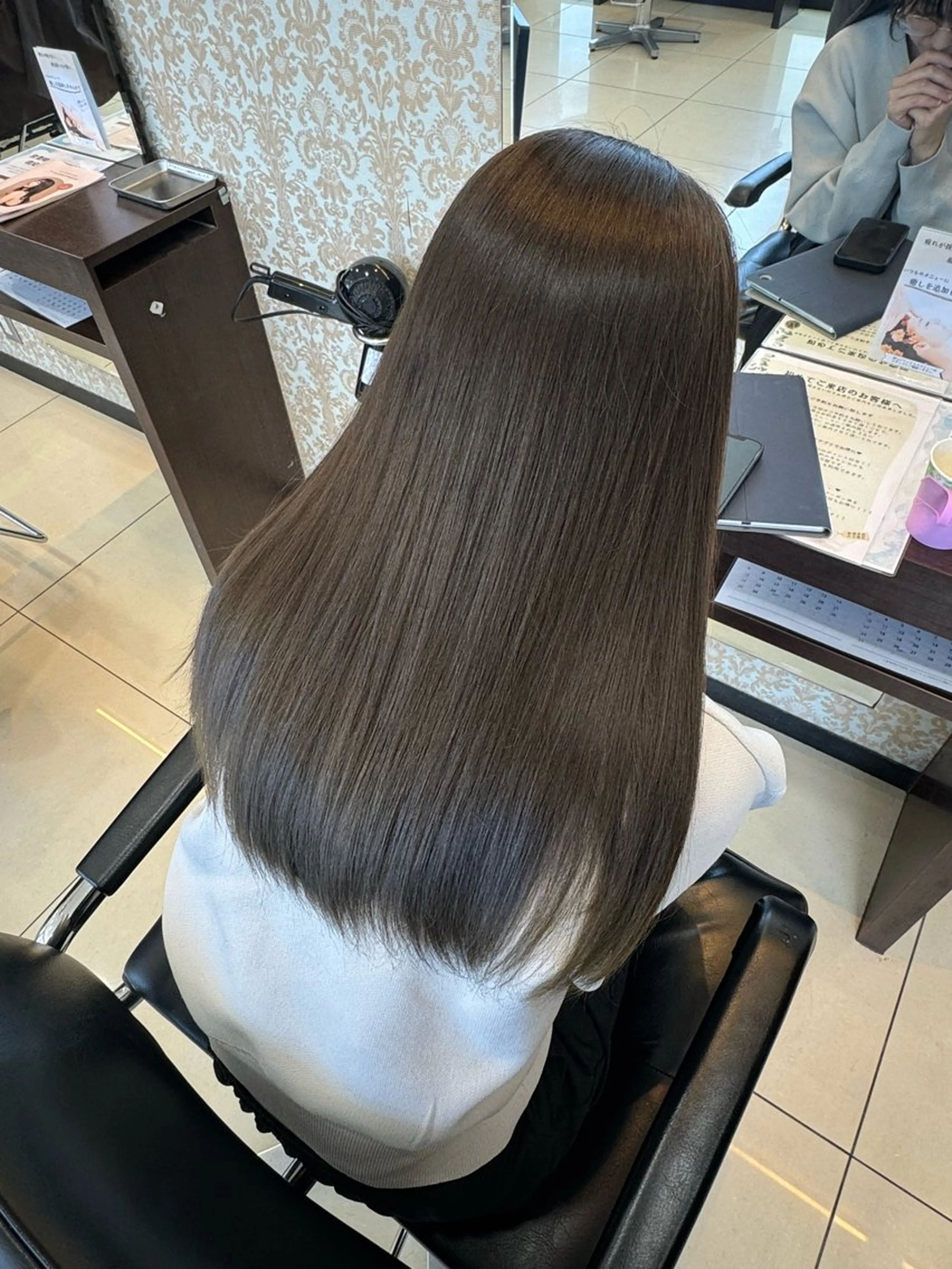 ロング カラー ベージュカラー オリーブベージュ 鈴木 保翔のヘアスタイル