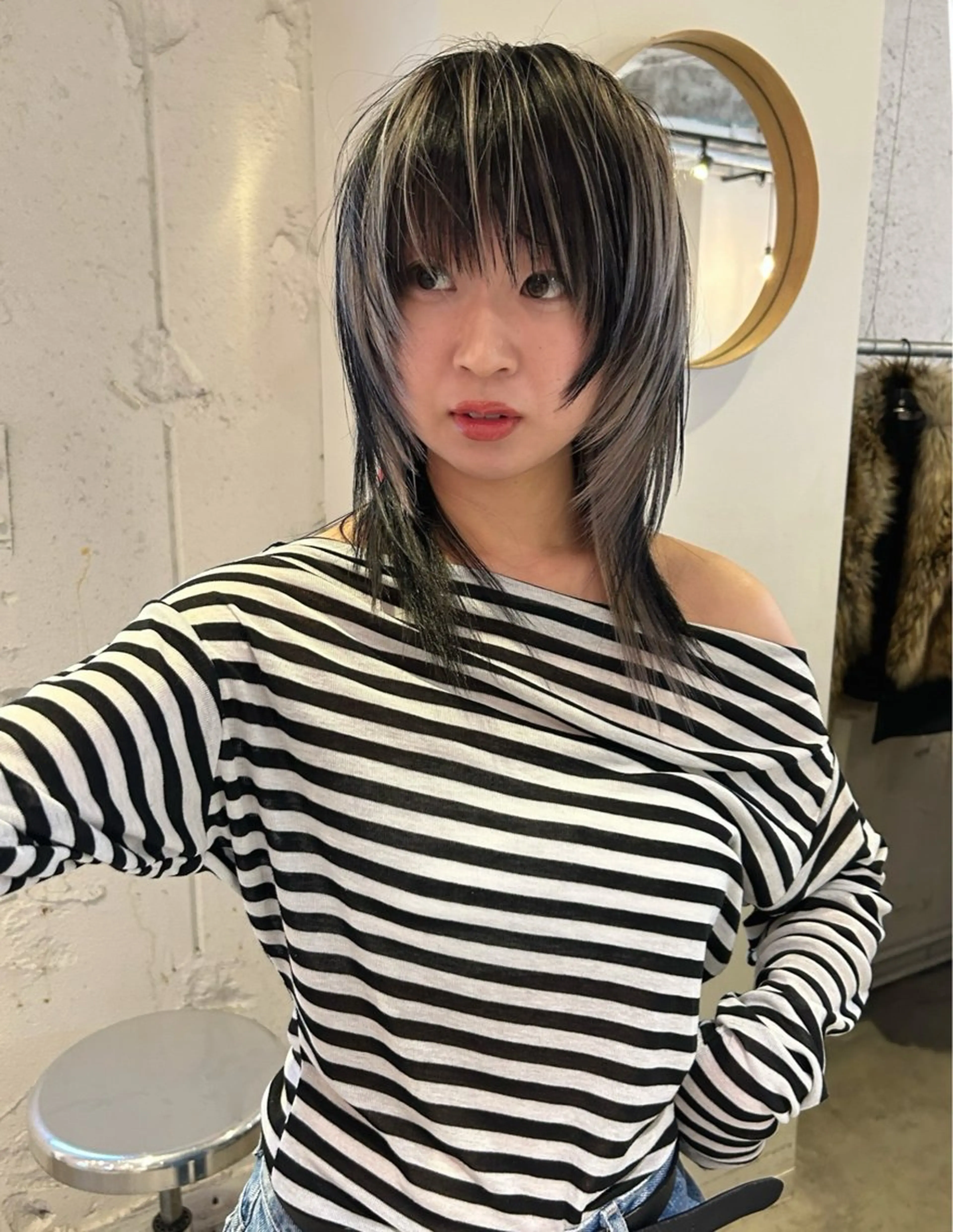 セミロング カラー デザインカラー レイヤーカット ウルフカット ウルフレイヤー カット ヘアカラー トリートメント Loom.所属・村上雅人 ナチュラルモードのヘアスタイル