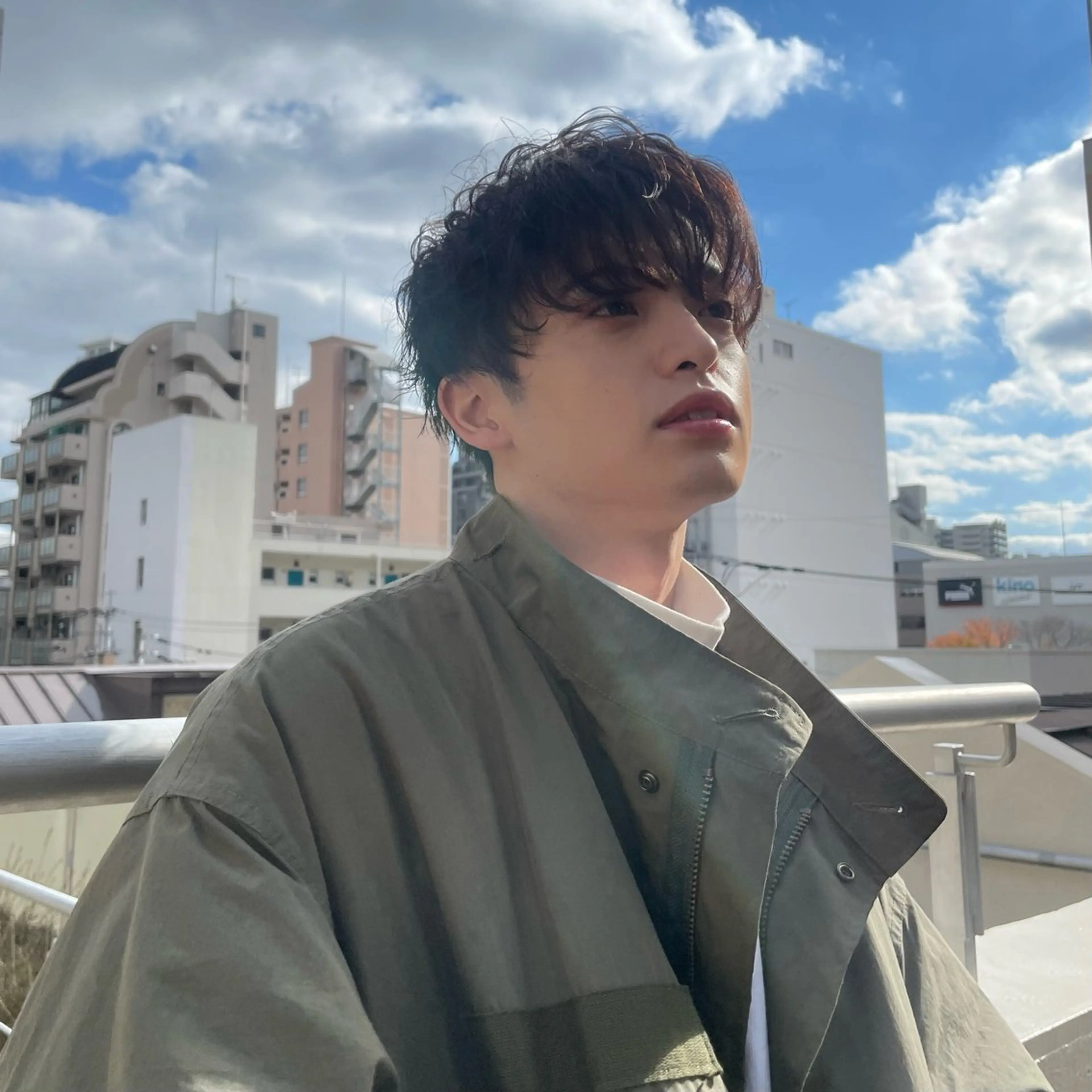 パーマ メンズ センターパート マッシュ メンズパーマ プードルパーマ スパイキーショート 博多No.1 メンズパーマ美容師のヘアスタイル