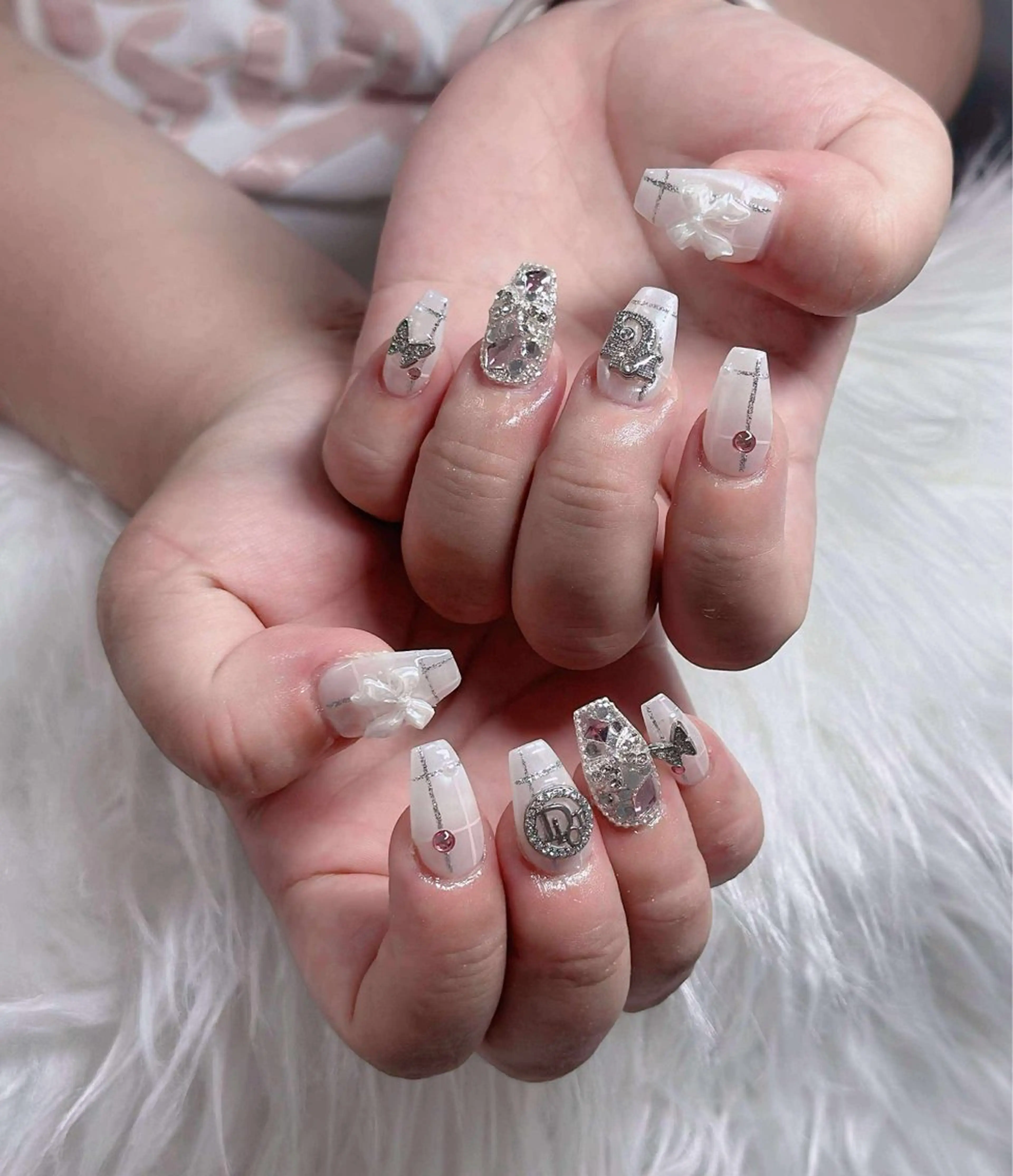 ネイル オーロラネイル フレンチネイル ジェルネイル ハロウィン キラキラネイル H.baby Nail Salonのネイルデザイン