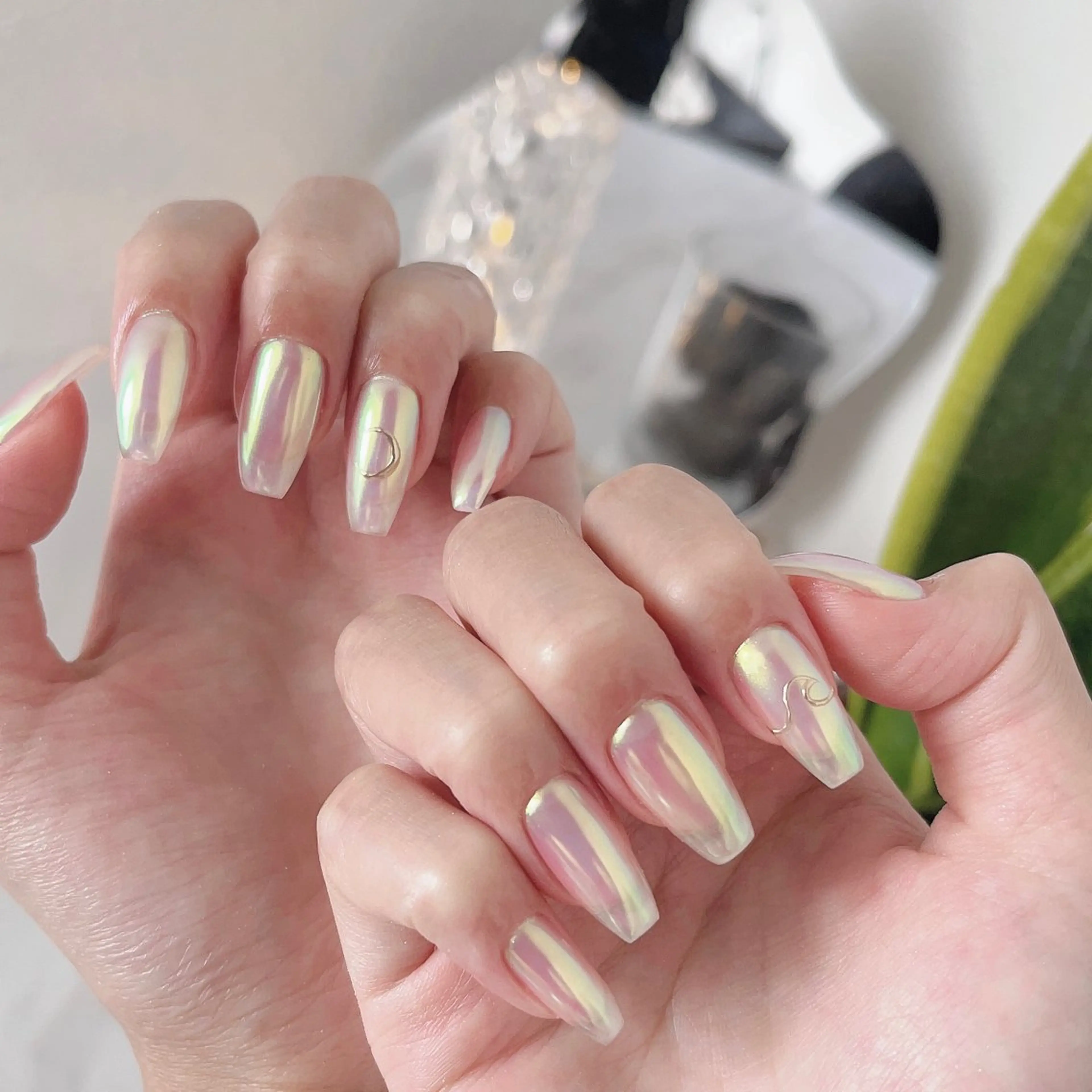 ネイル フットネイル フレンチネイル ジェルネイル ラメ(グリッター) ラメグラデーション ハンドネイル NEO Beauty Salon所属・𝐍𝐄𝐎 𝐉𝐔𝐑𝐈のネイルデザイン