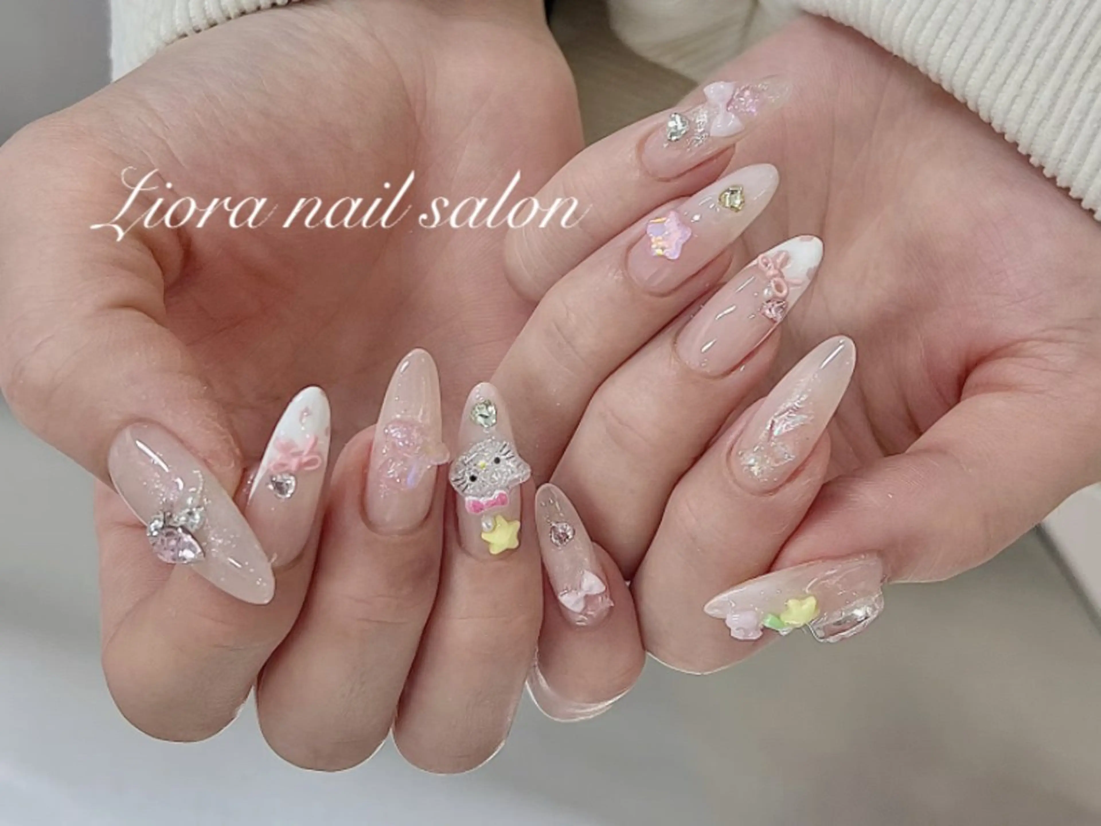 ネイル フレンチネイル ジェルネイル ガーリー グラデーション キラキラネイル ハンドネイル Liora nail 1のネイルデザイン