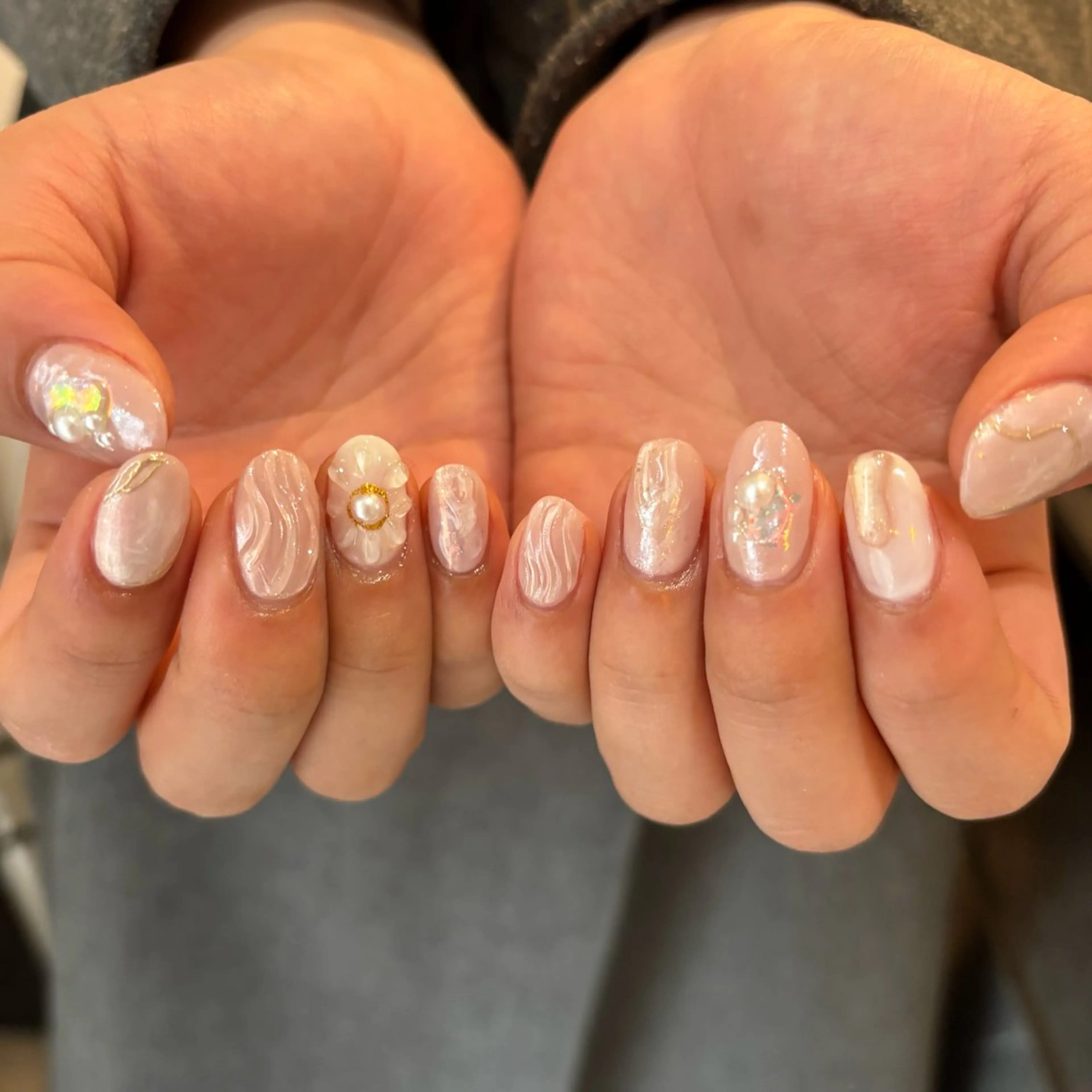 ミディアム Lesest akariのネイルデザイン