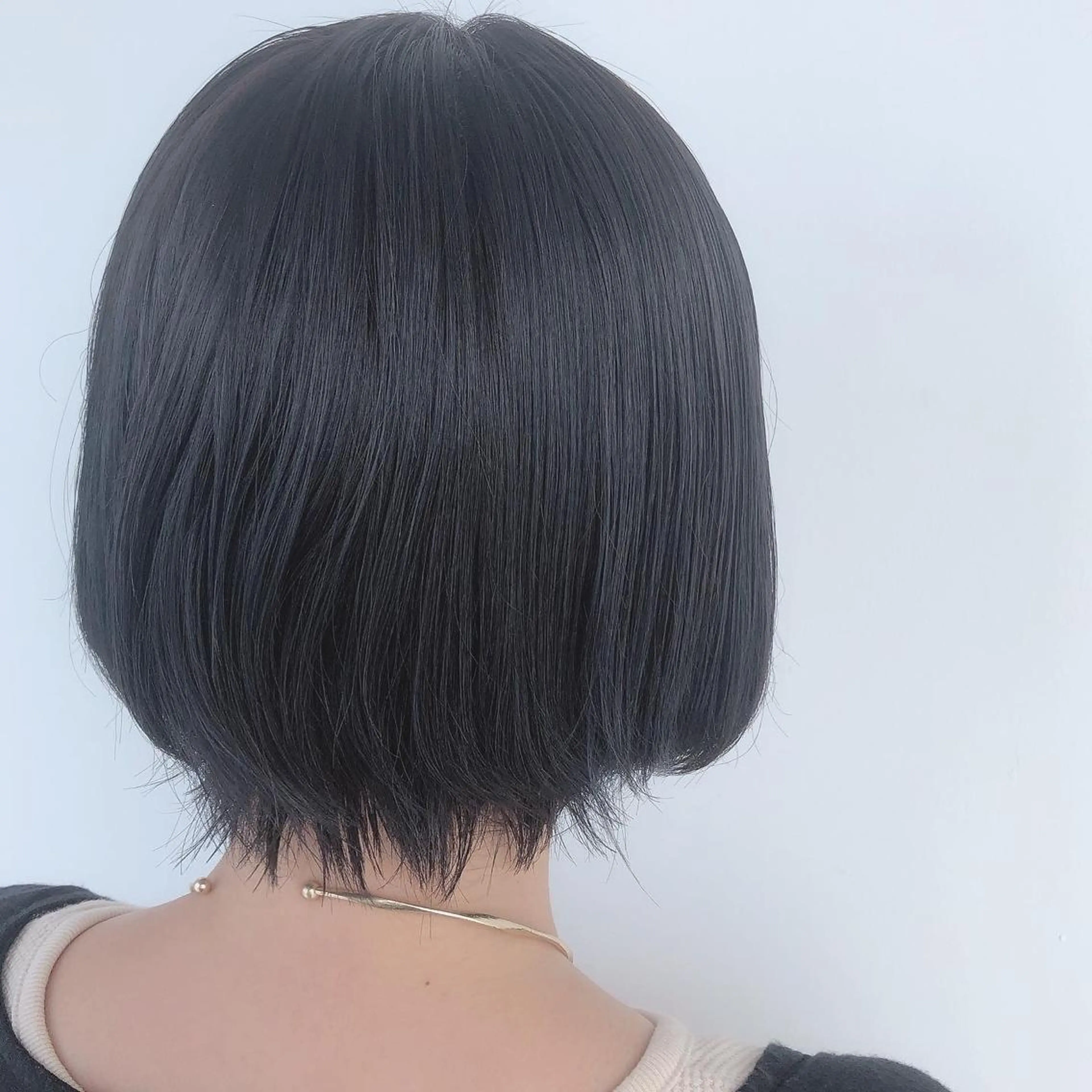 ショート カラー 黒髪 ネイビーカラー sea by luvismけやき通り2号店所属・ボブ/ショート/ 縮毛矯正/岸本恭明のヘアスタイル