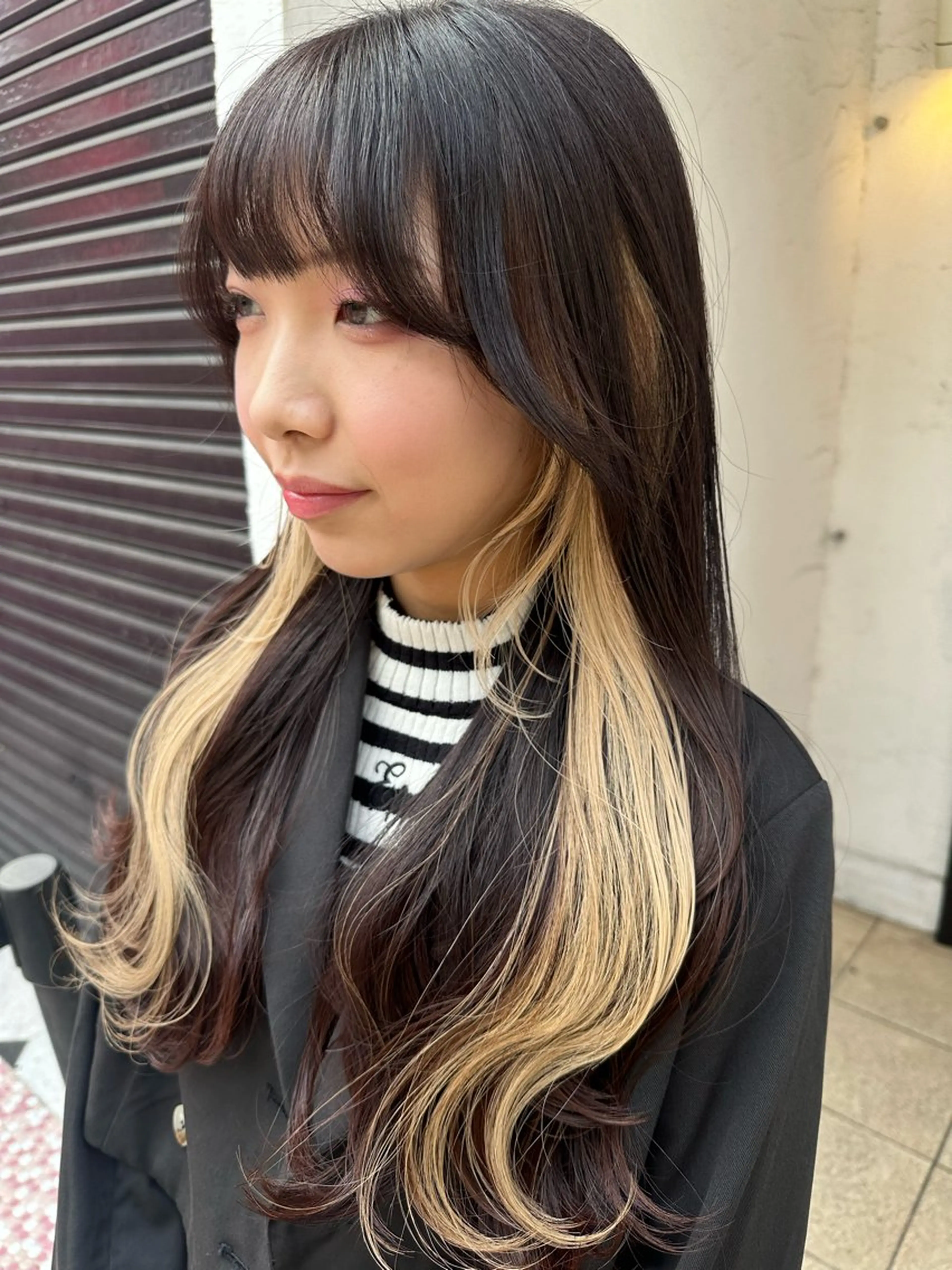 ロング カラー ブリーチ ブロンド ケアブリーチ インナーカラー ホワイトブロンド インナーカラー/レイ ヤーカット♡/マキシのヘアスタイル
