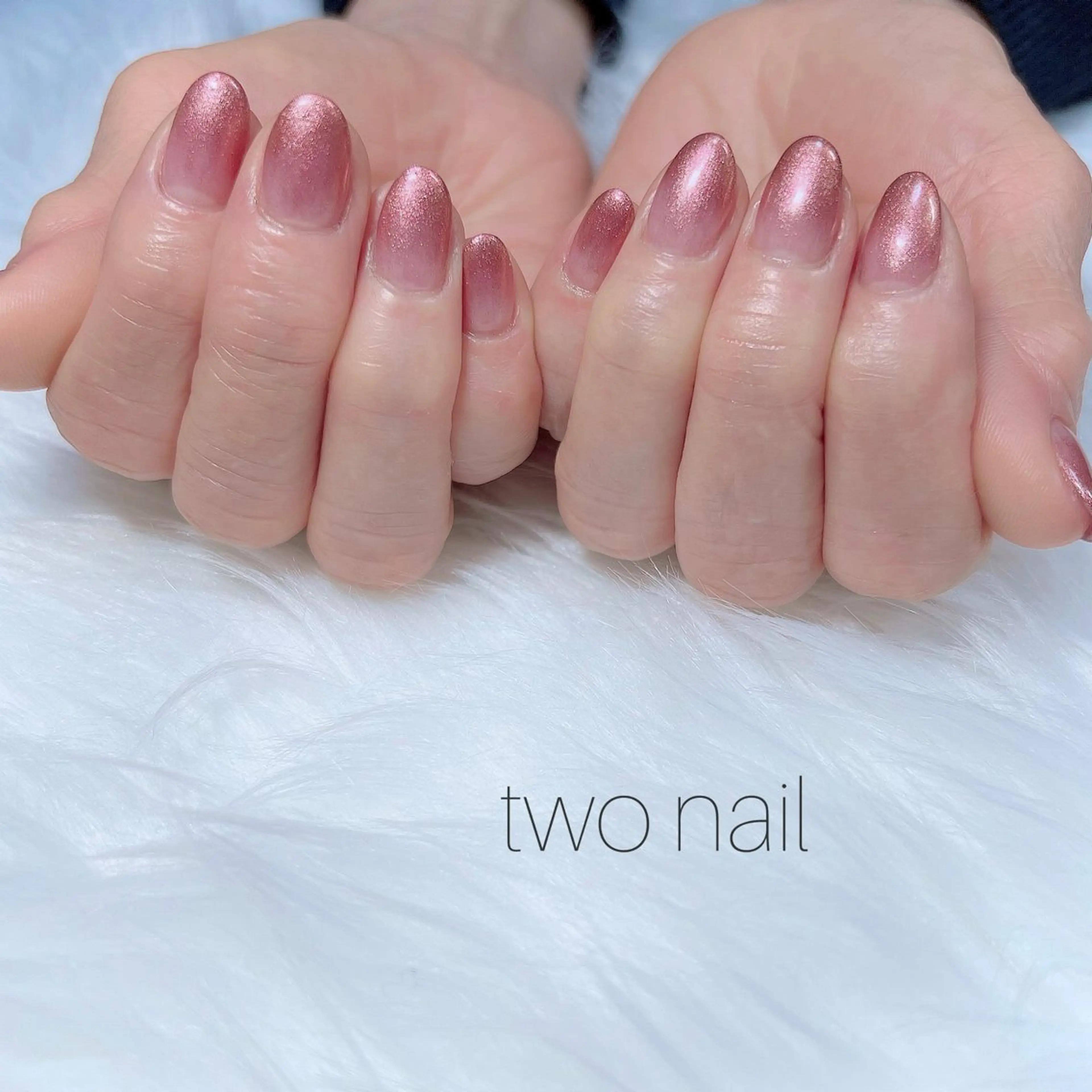 ネイル キラキラネイル ネイルチップ ホワイト ハンドネイル two nailのネイルデザイン