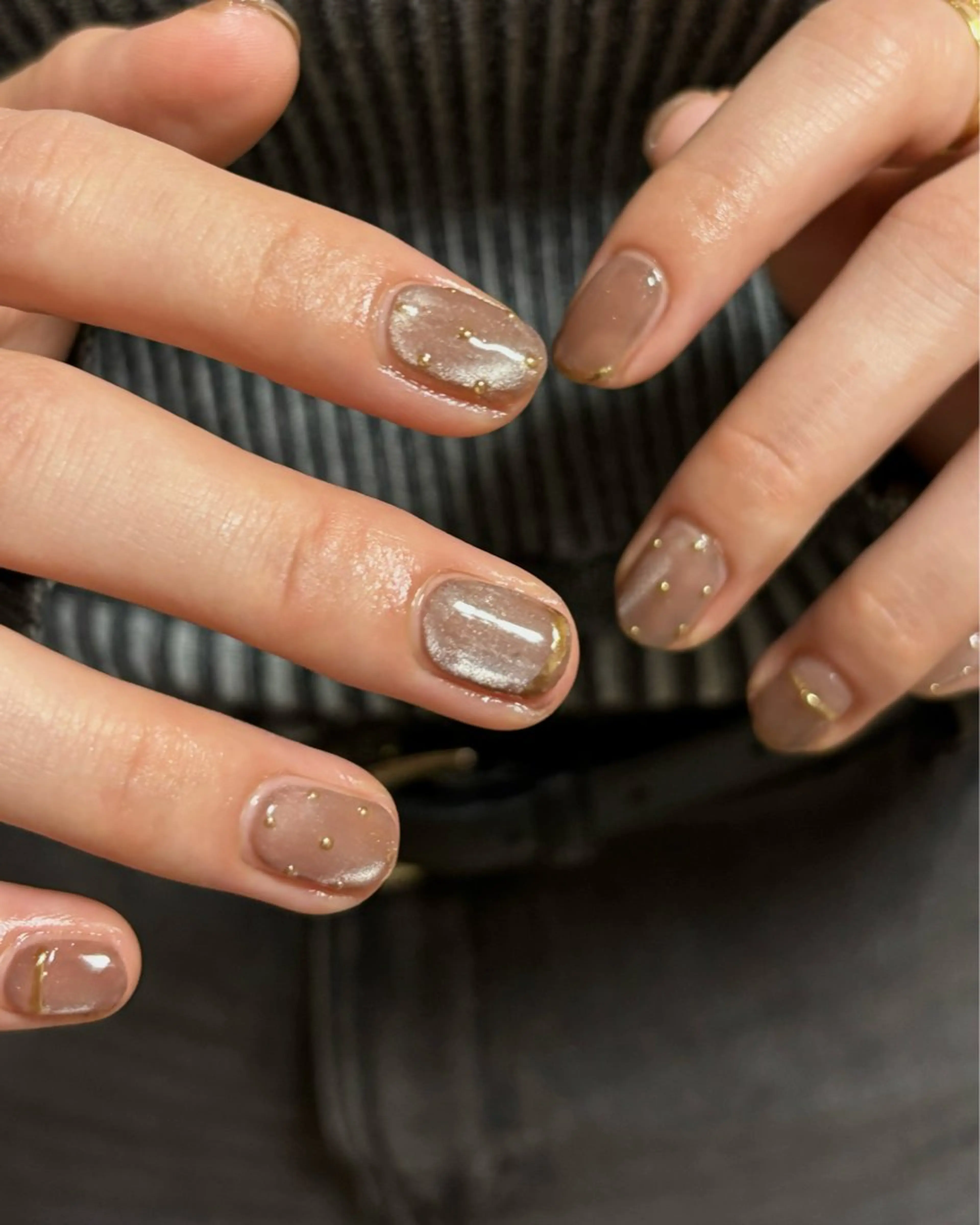 ネイル アートネイル ブラウン マグネットネイル ミラーネイル kotone / toneのネイルデザイン