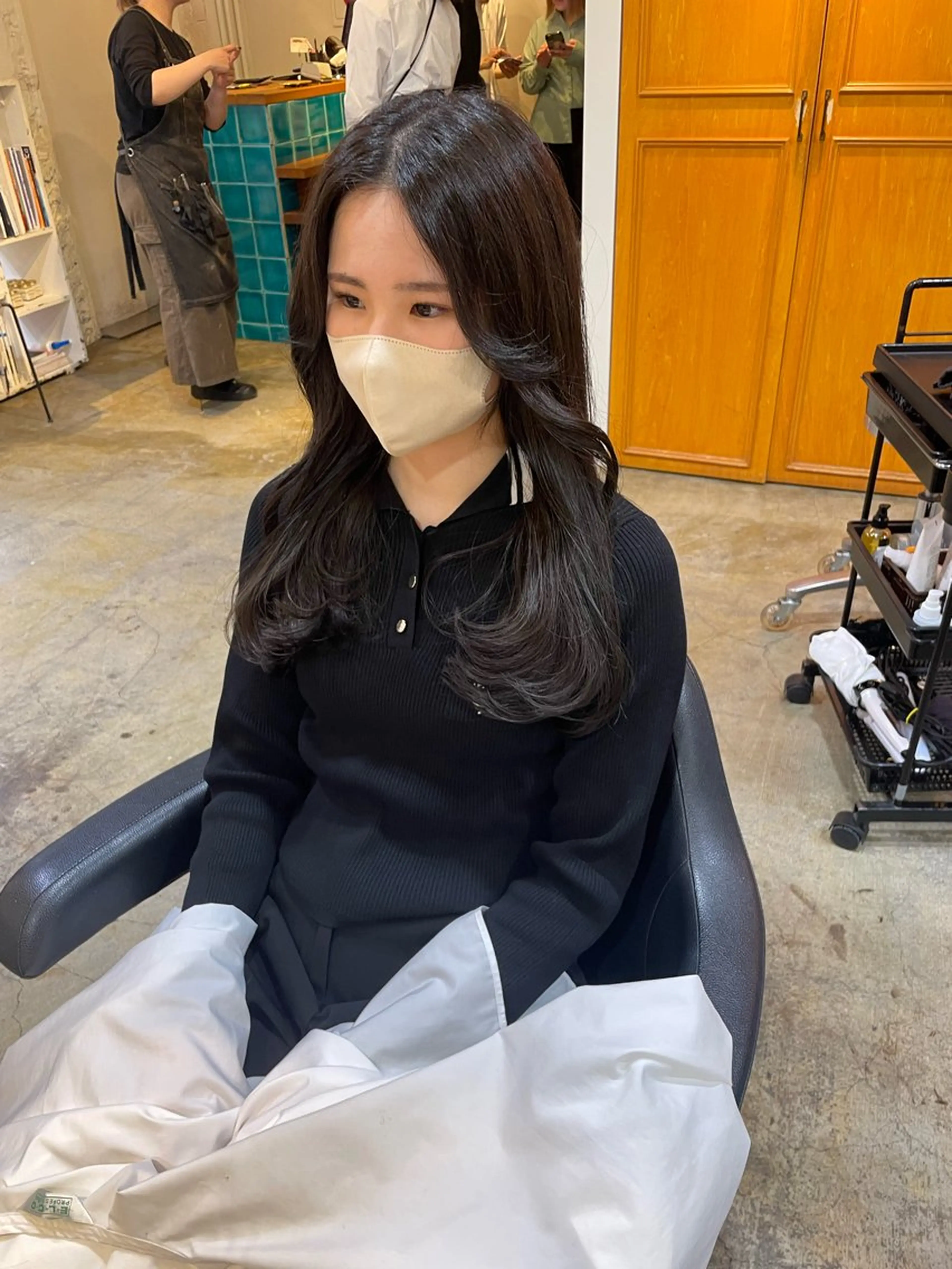 セミロング カラー オリーブグレー カット ヘアカラー トリートメント MIOベージュカラー 柔らかいカラーのヘアスタイル