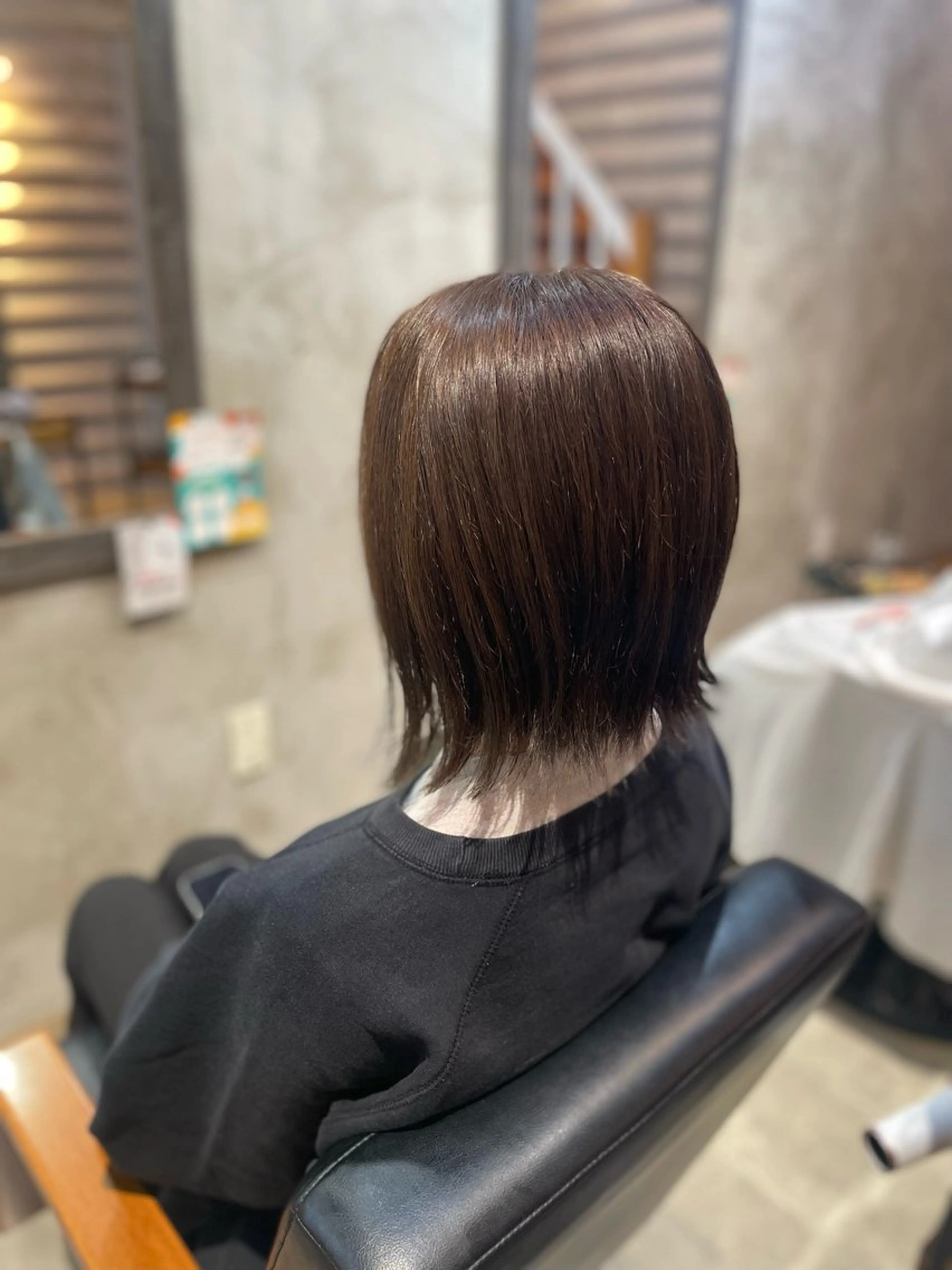 カラー ショコラグレージュ グレージュ ヘアカラー 🐾及部 艶髪|艶 カラーショート|ボブのヘアスタイル