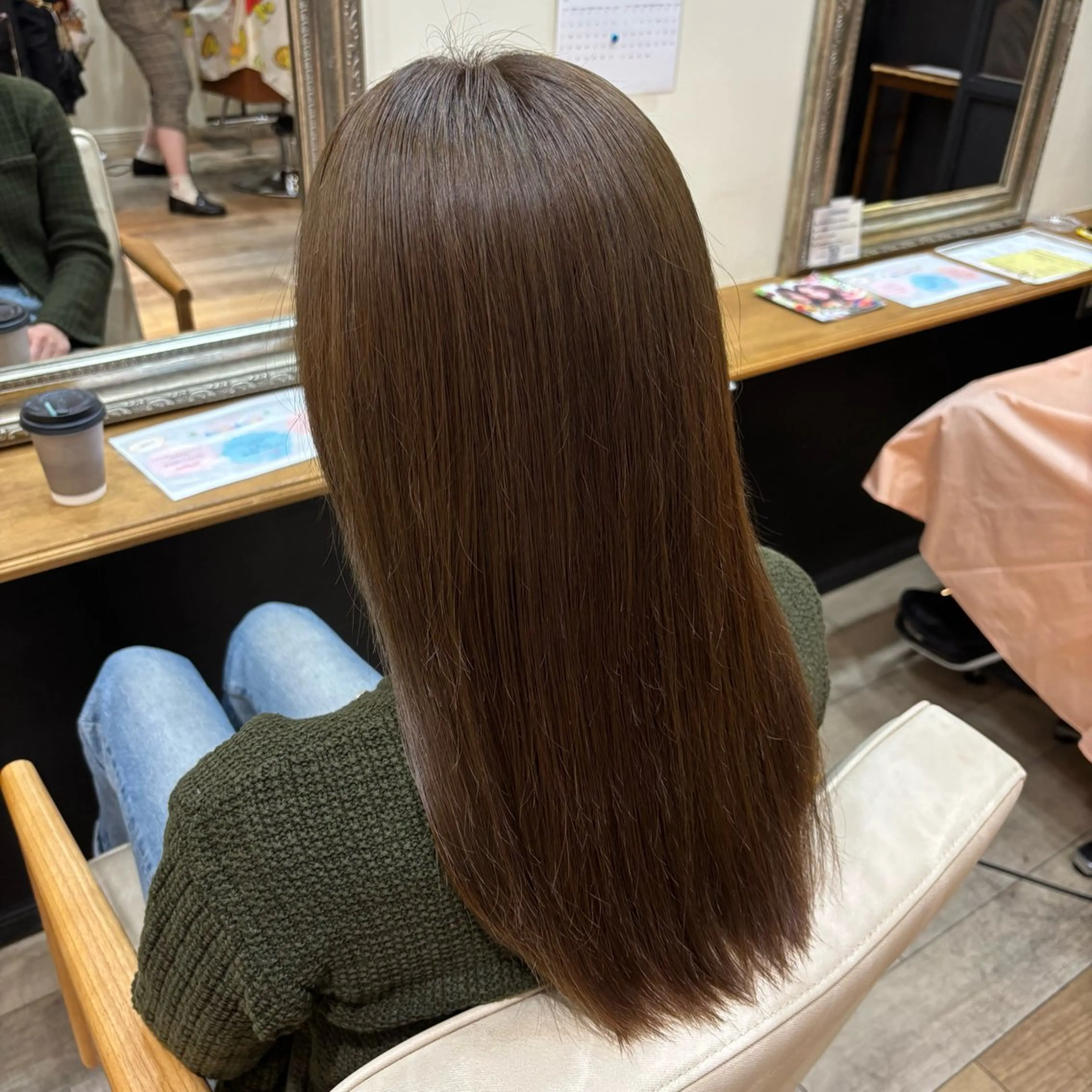 カラー ヘアカラー トリートメント しおり🍬 KOKORO🤍のヘアスタイル