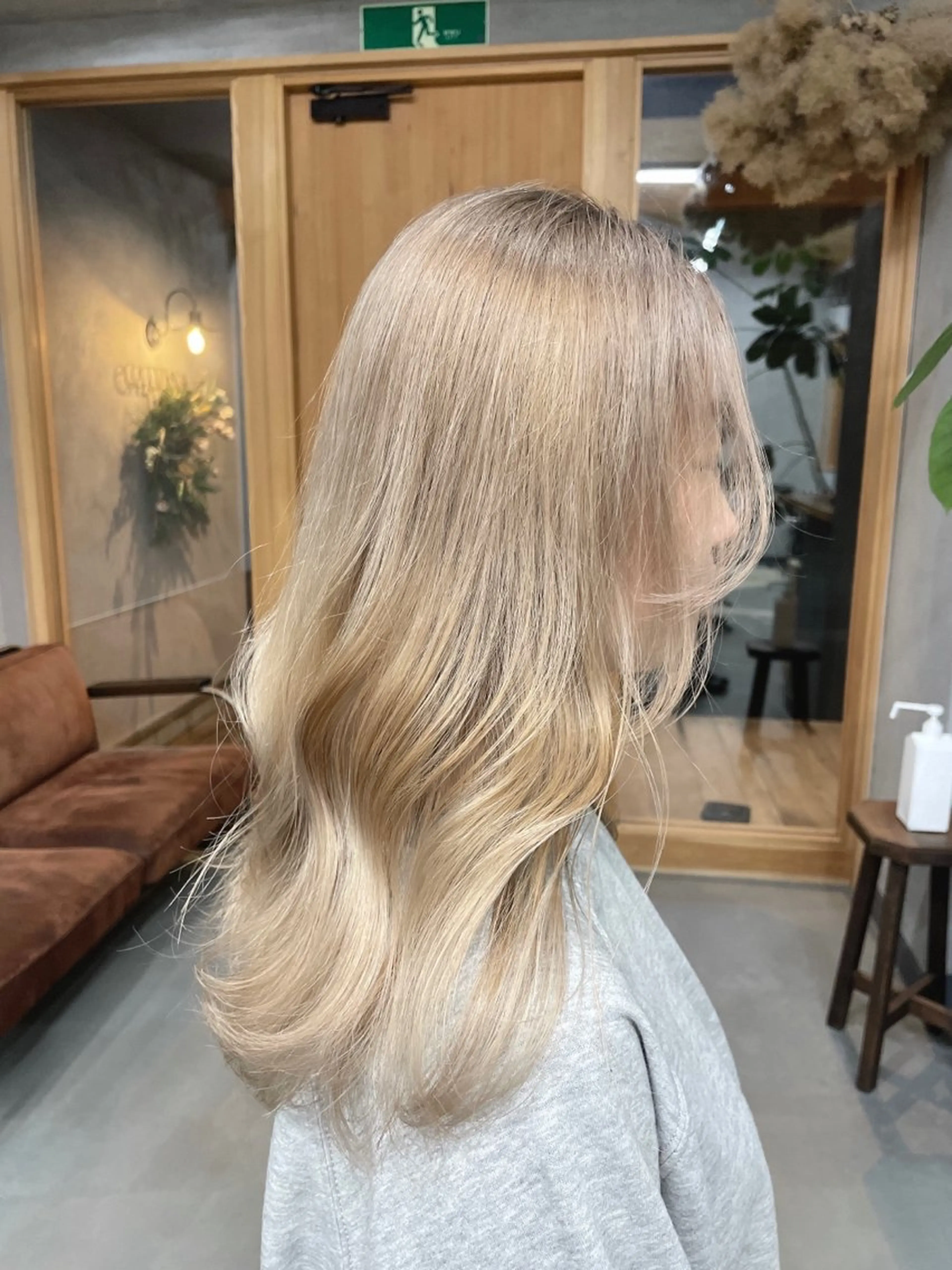 ロング ヘアカラー ヘッドスパ CALVINA所属・岡田 真綾のヘアスタイル