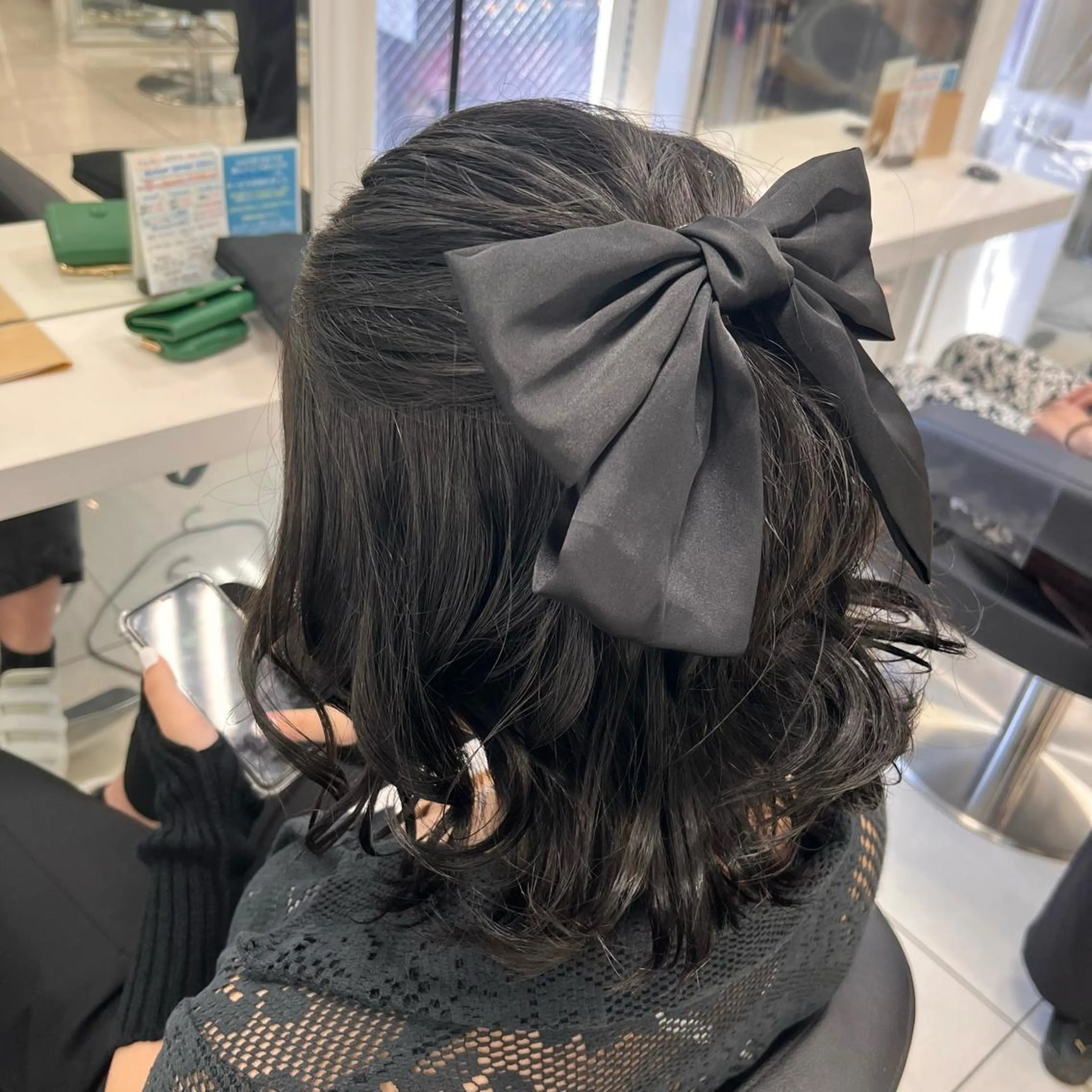ミディアム カラー 黒髪 ブルーカラー 透明感カラー グレーブラック イルミナカラー カット ヘアカラー トリートメント 【センターパート/ マッシュ】ryokaのヘアスタイル