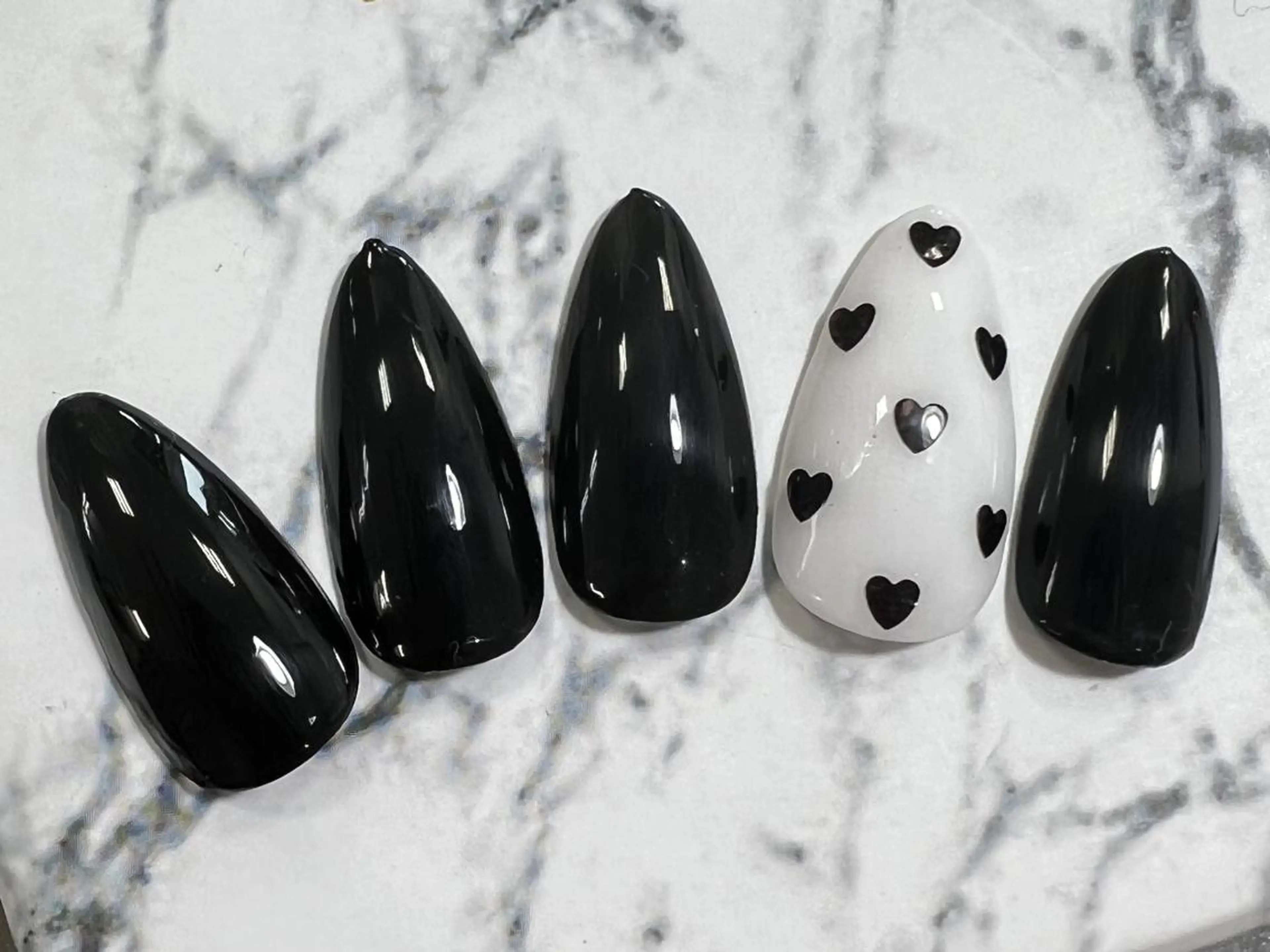 ネイル ❤️💛🩵京橋 痛ネイル⭐️3Dのネイルデザイン