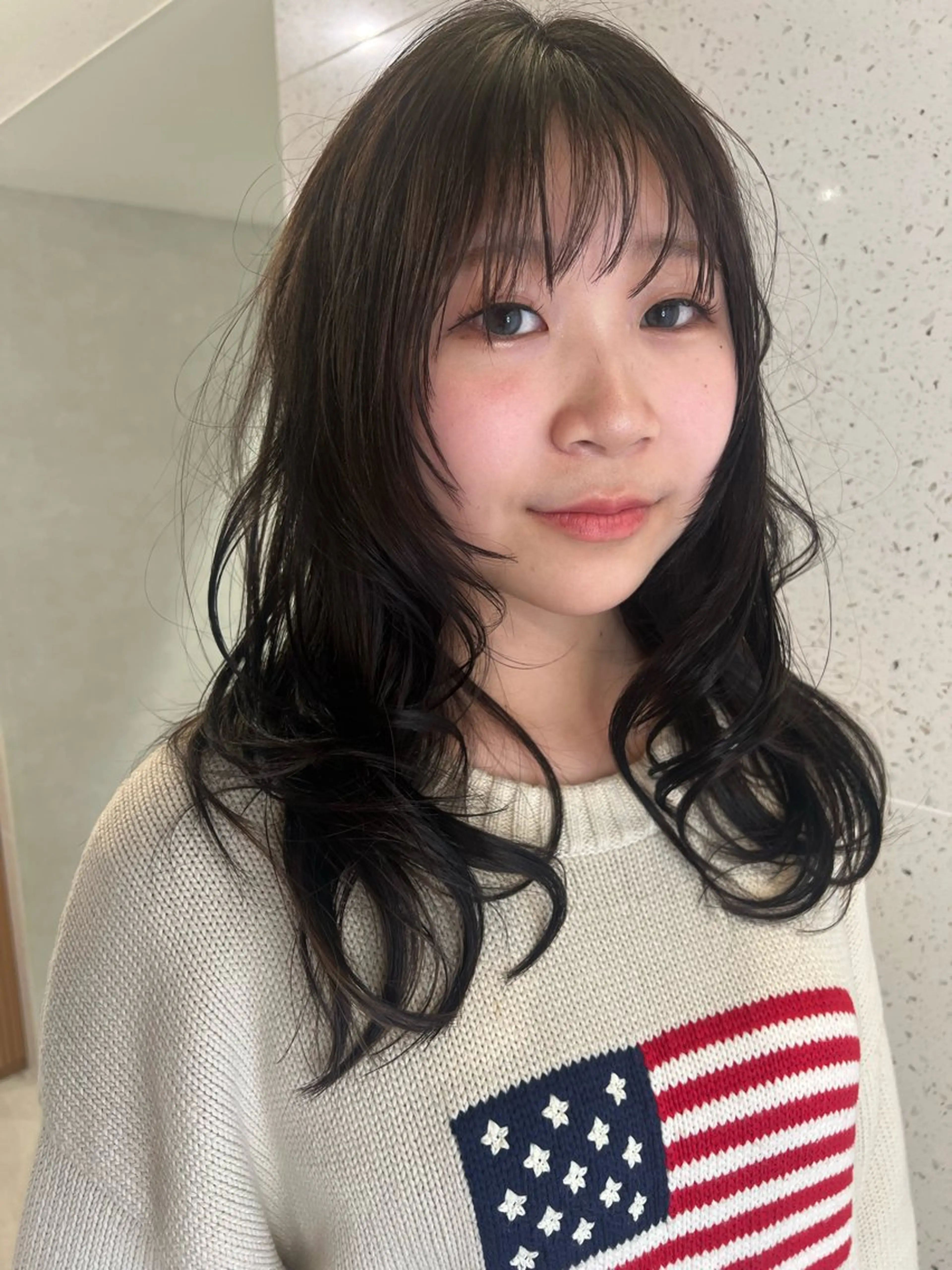 ミディアム ミディアムレイヤー デザインカット 顔周りカット 韓国風ヘア レイヤーカット カット 梅田/レイヤーカット /ミルクティーカラーのヘアスタイル