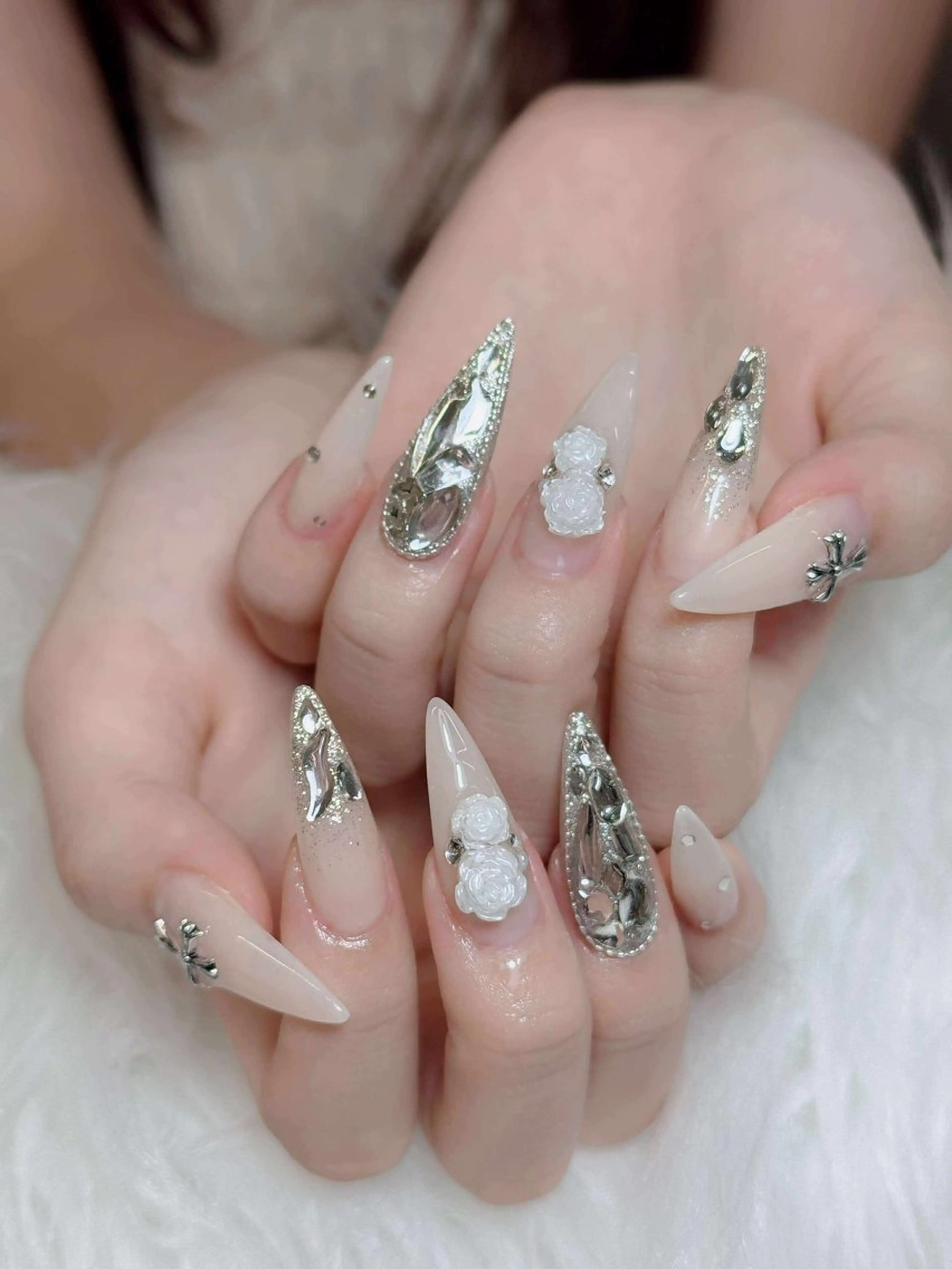 ネイル オーロラネイル チークネイル フットネイル フレンチネイル 韓国ネイル ハンドネイル Lumi Nail 新大久保3‘のネイルデザイン