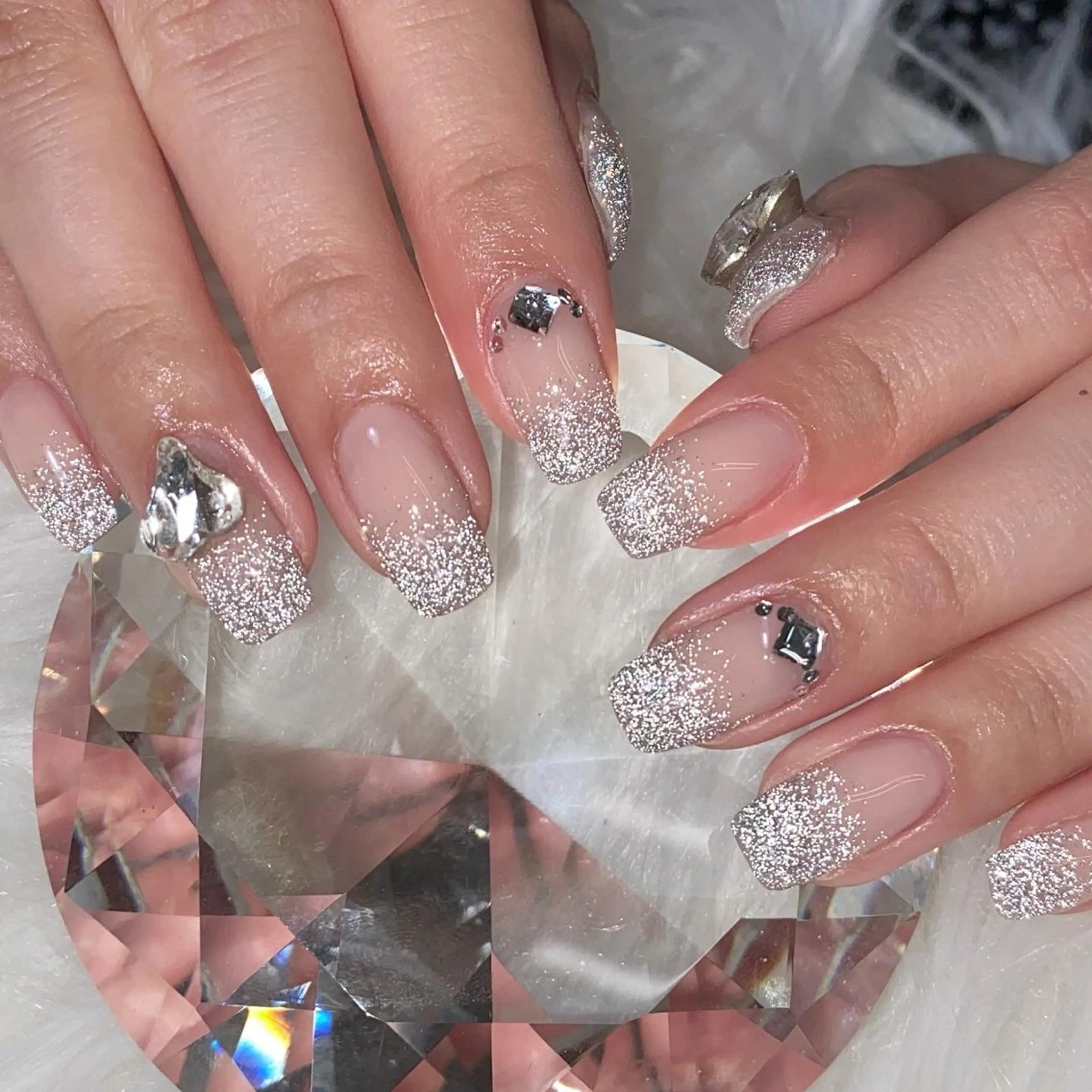 ネイル アートネイル フラッシュネイル ガーリー キラキラネイル 韓国ネイル ハンドネイル Kanako 💫のネイルデザイン